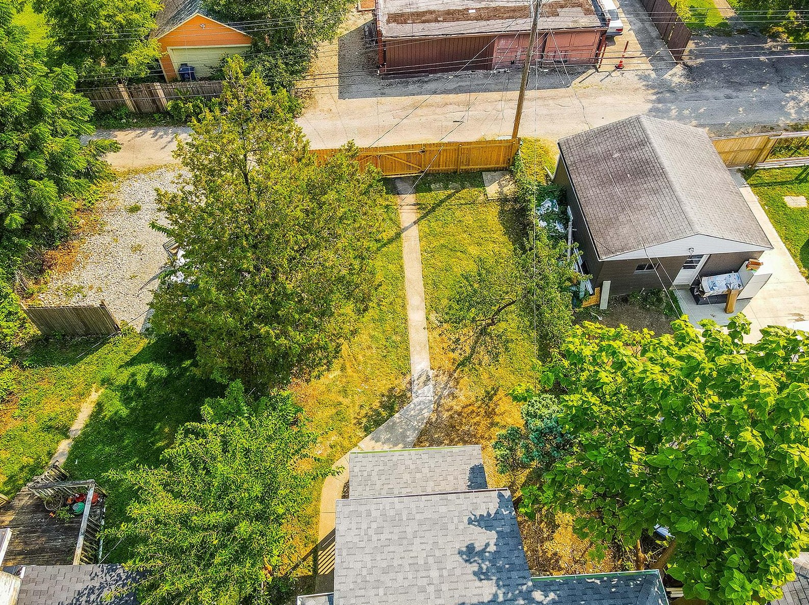 98 Oakley Ave, Columbus OH  43204-3214 exterior