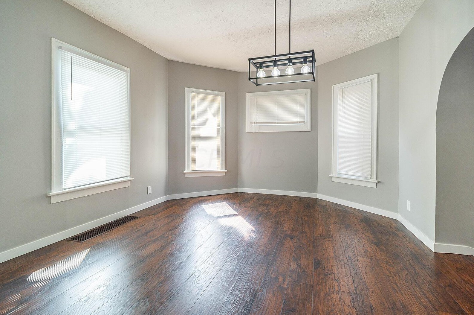 98 Oakley Ave, Columbus OH  43204-3214 exterior