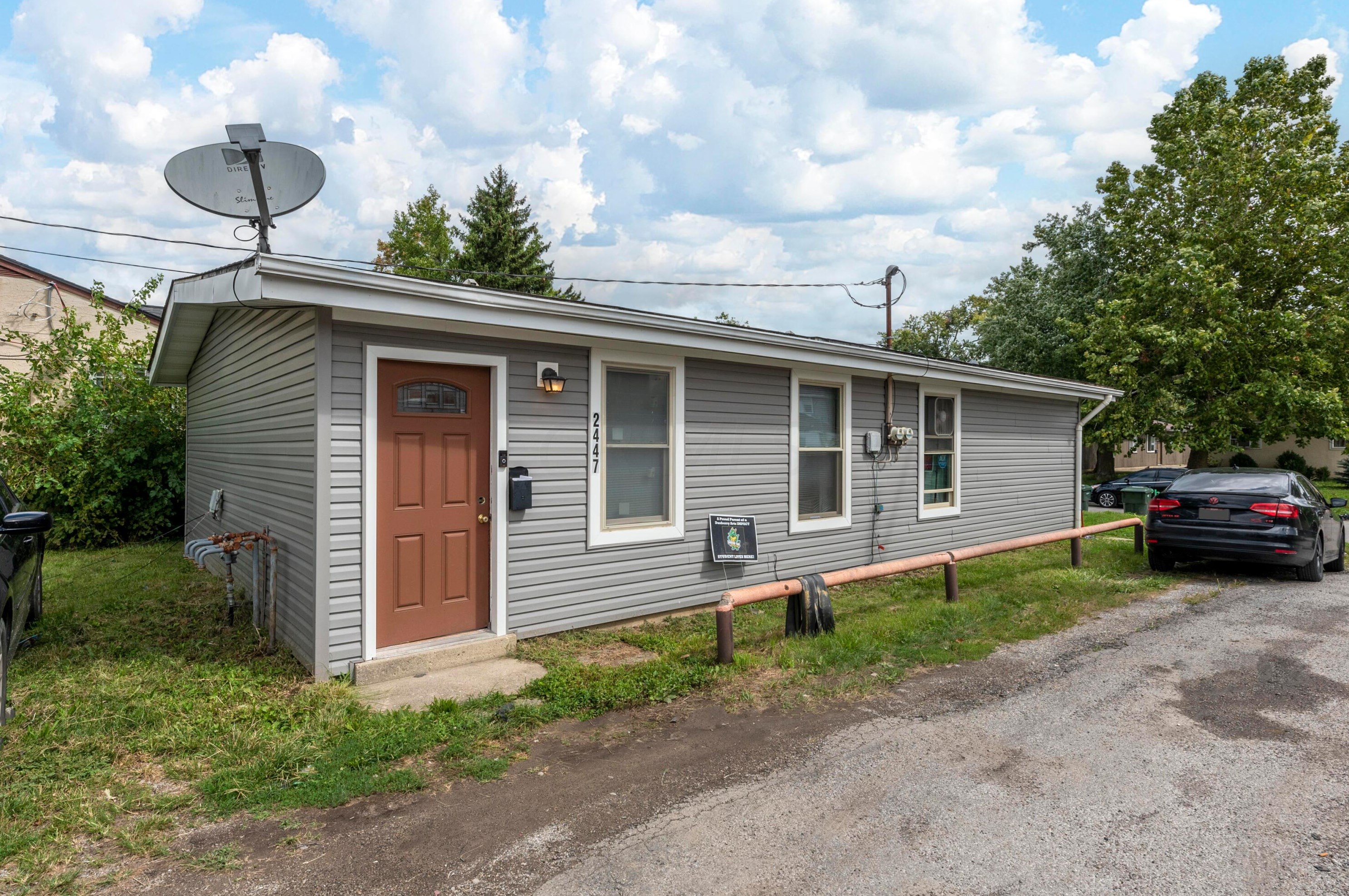 2445 Hiawatha St, Columbus OH  43211-1109 exterior