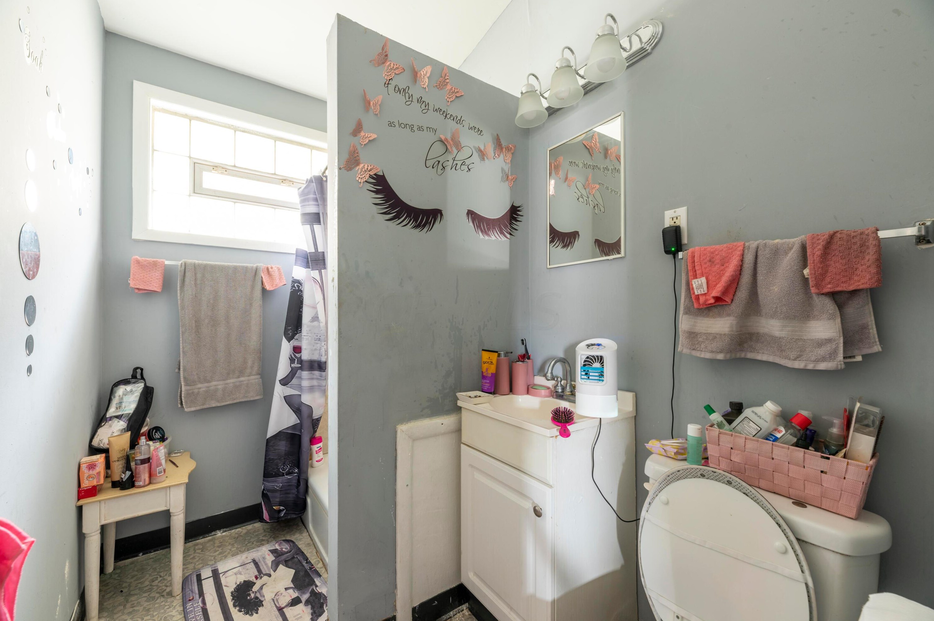 2445 Hiawatha St, Columbus OH  43211-1109 exterior