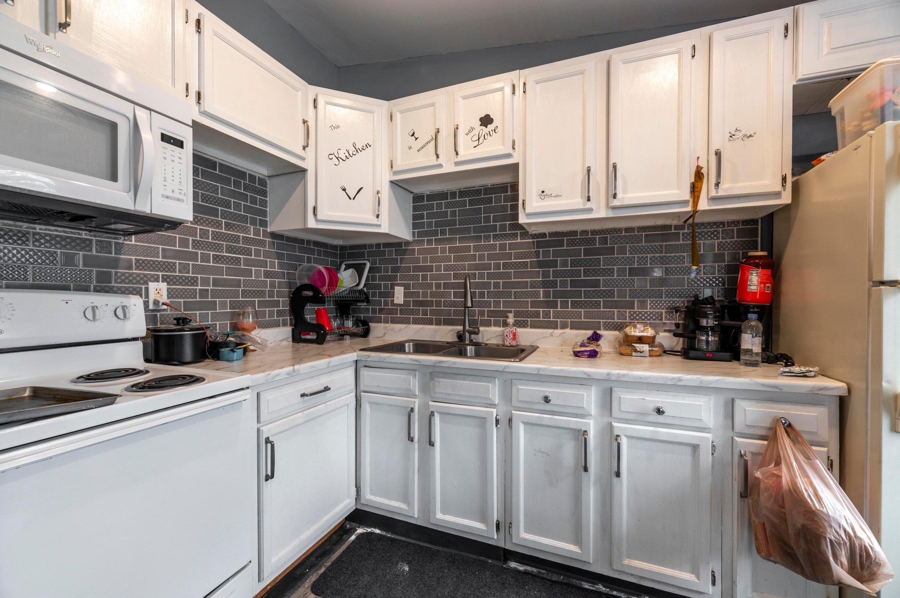 2445 Hiawatha St, Columbus OH  43211-1109 exterior