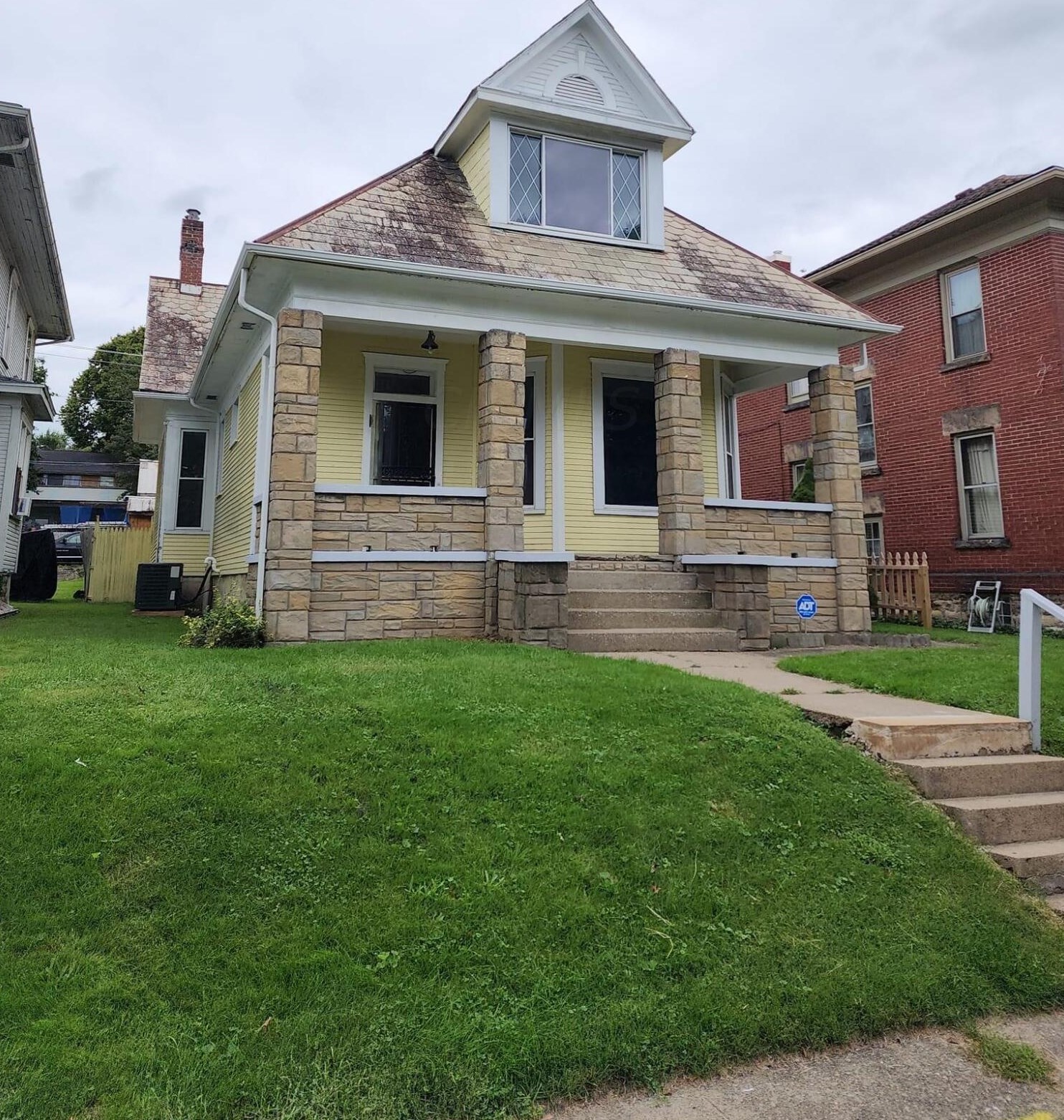 742 Lexington Ave, Zanesville, OH 43701