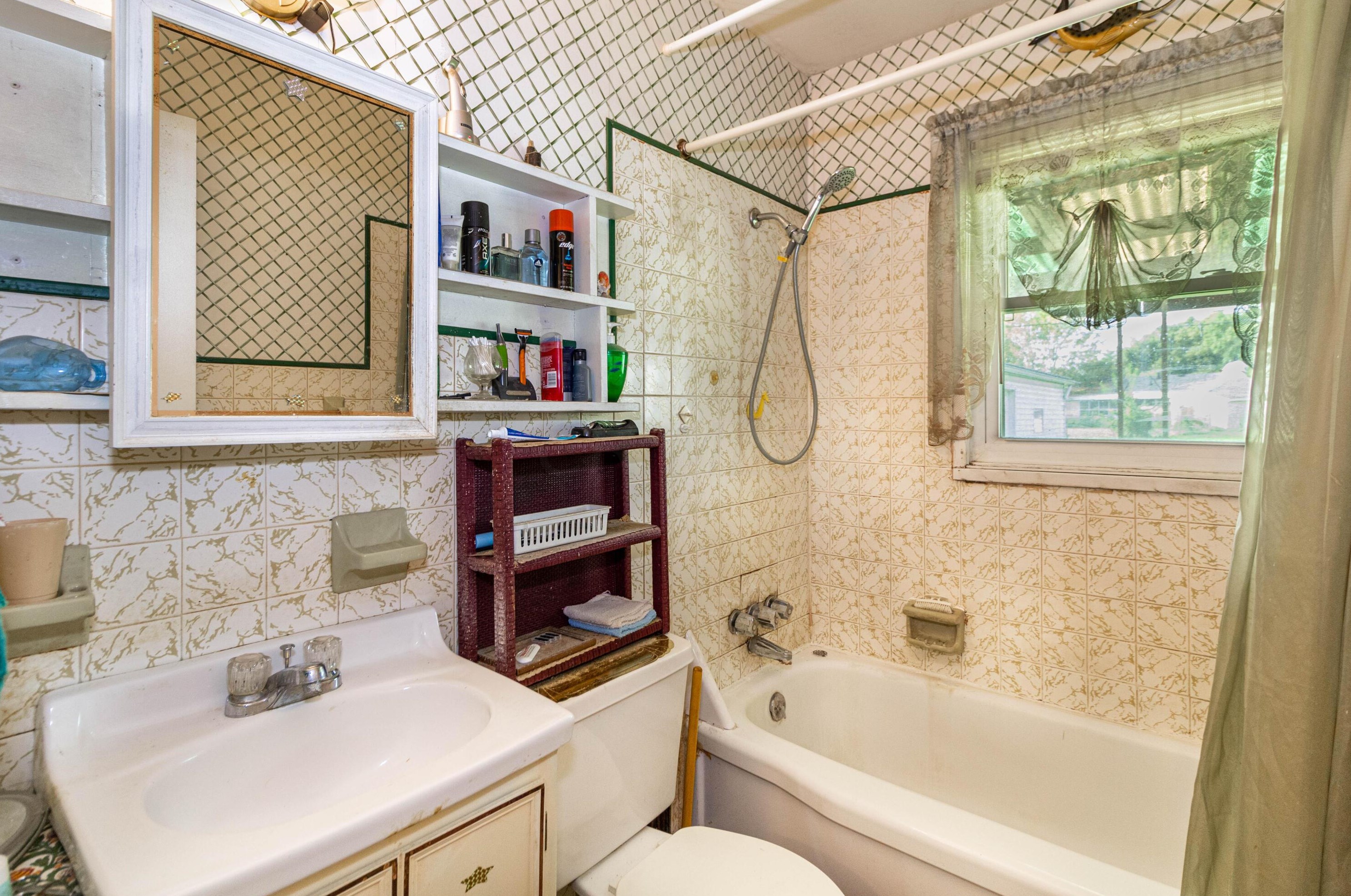 2721 Claude Dr, Columbus OH 43207-3646 exterior