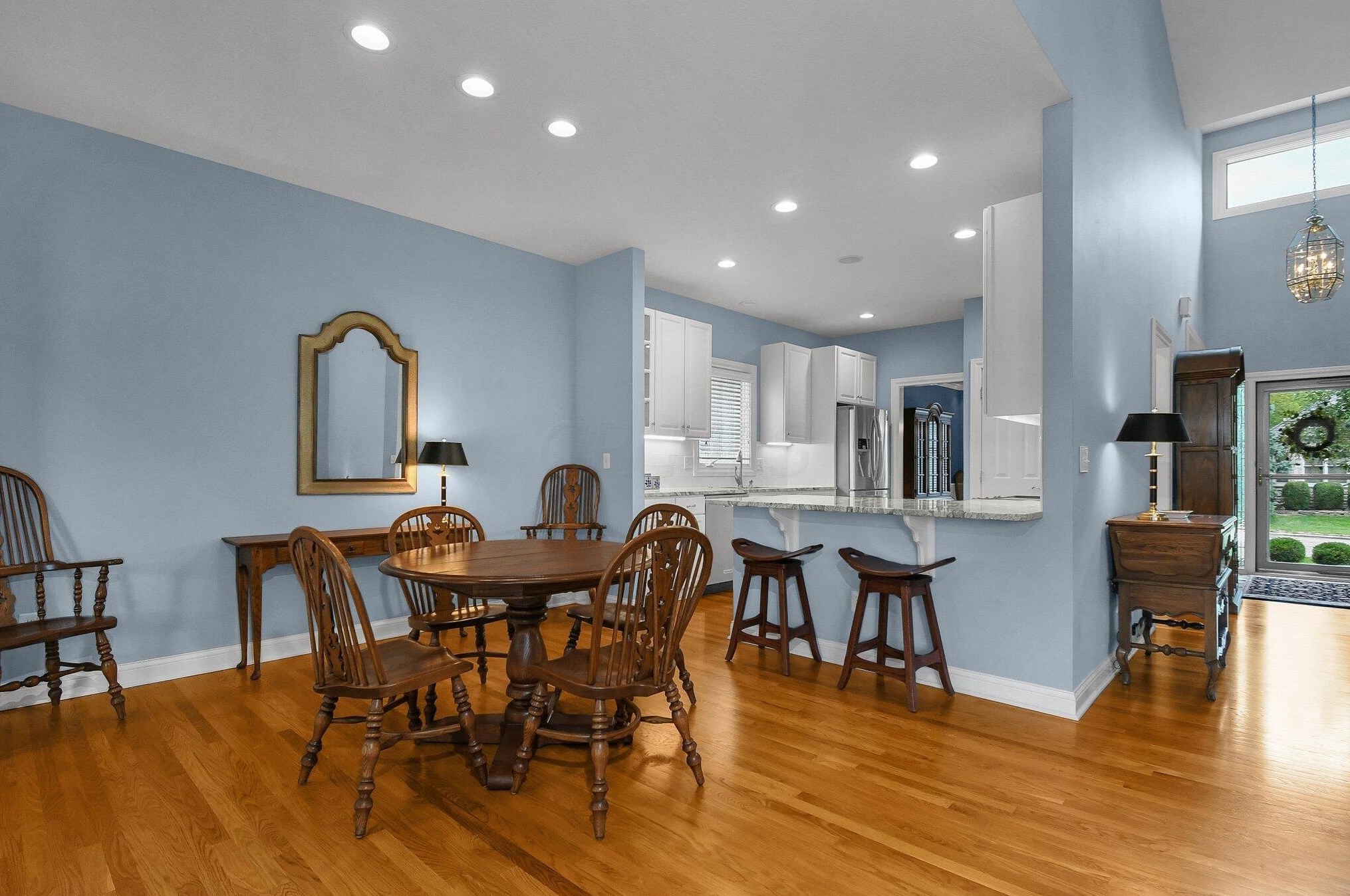 1917 Lake Shore Dr, Columbus OH 43204-4963 exterior