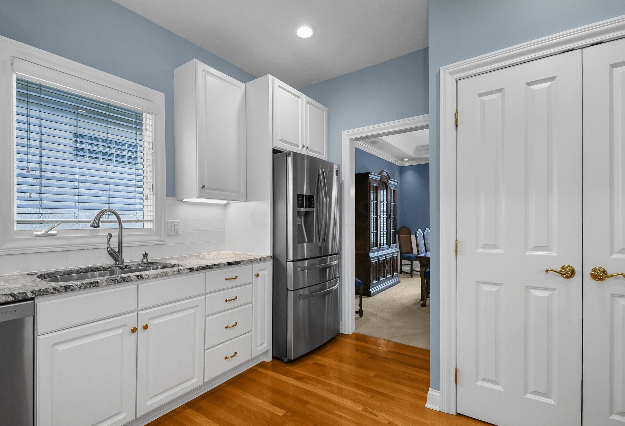 1917 Lake Shore Dr, Columbus OH 43204-4963 exterior