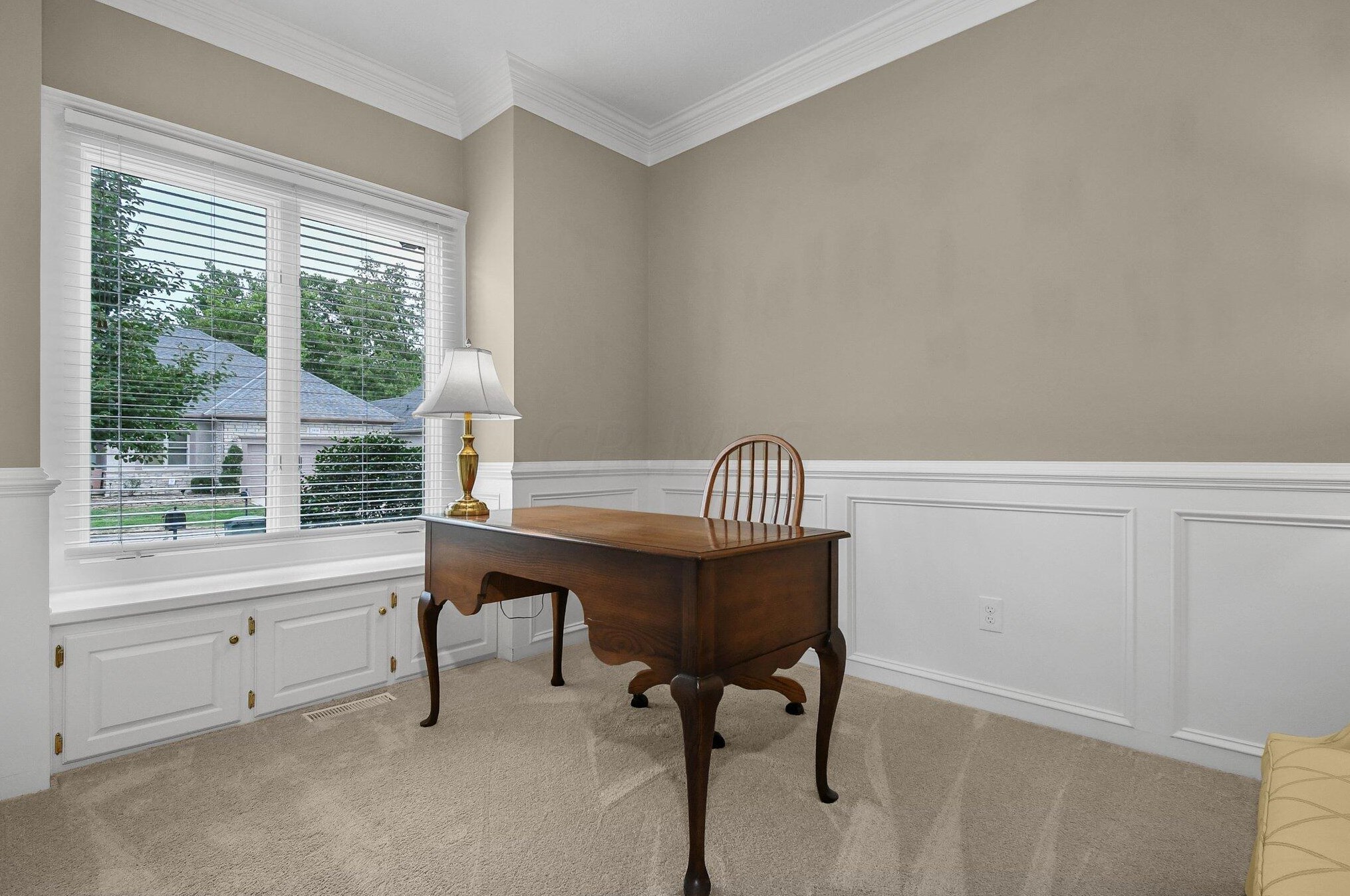 1917 Lake Shore Dr, Columbus OH 43204-4963 exterior