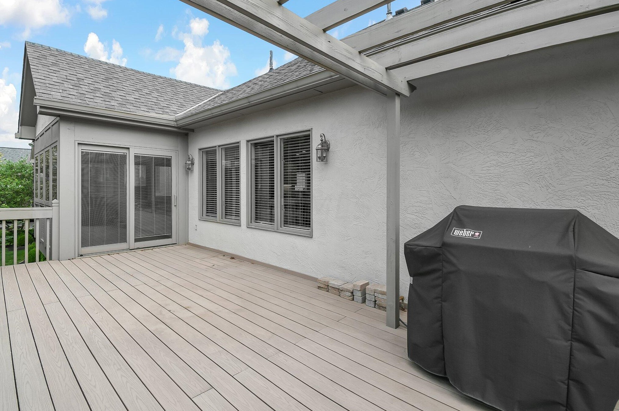 1917 Lake Shore Dr, Columbus OH 43204-4963 exterior