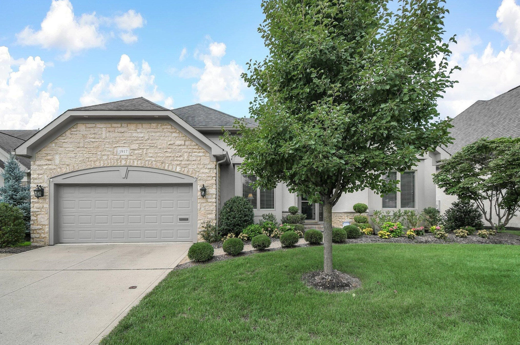 1917 Lake Shore Dr, Columbus, OH 43204-4963
