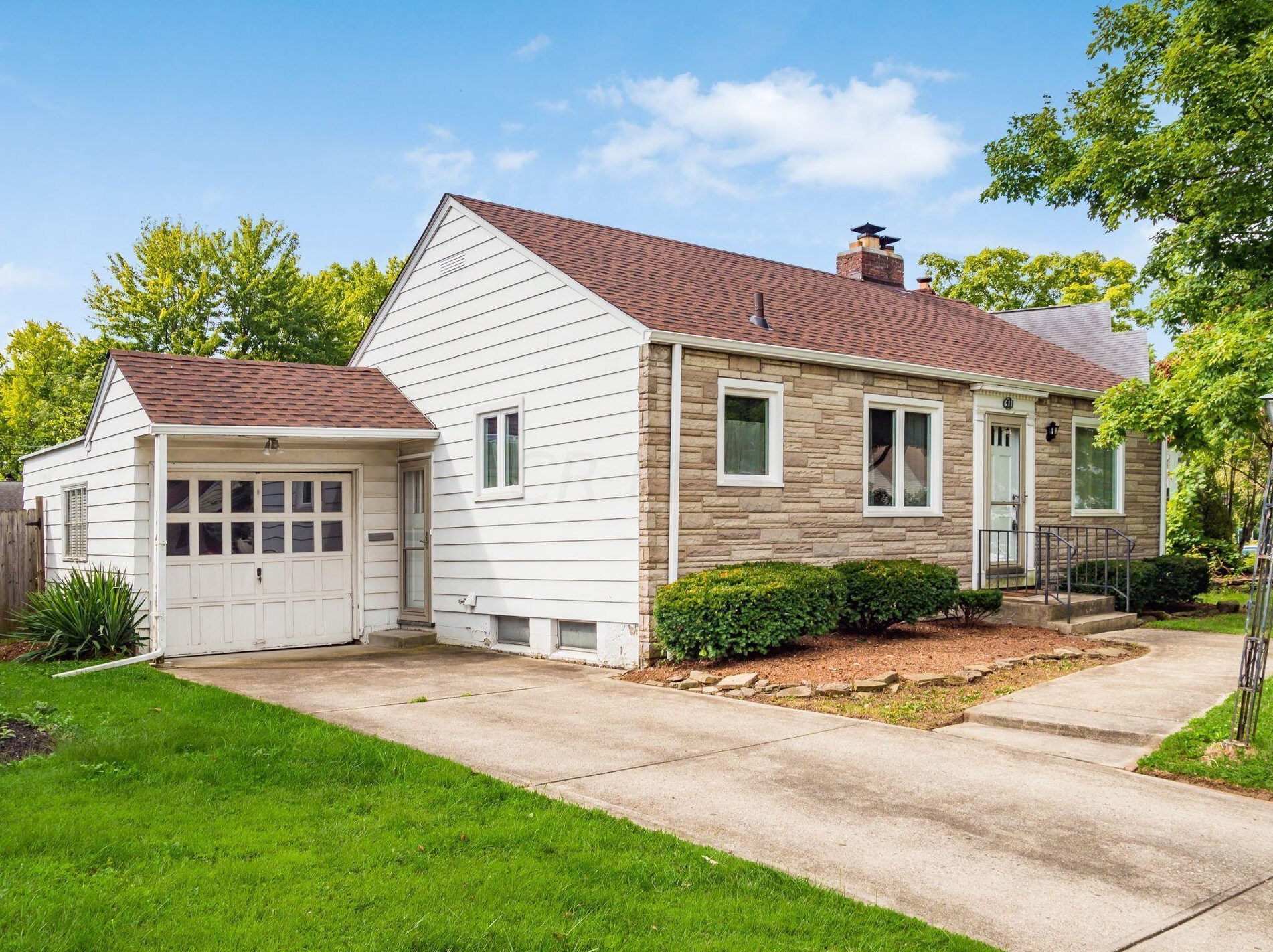 611 Clinton Heights Ave, Columbus, OH 43202-1365