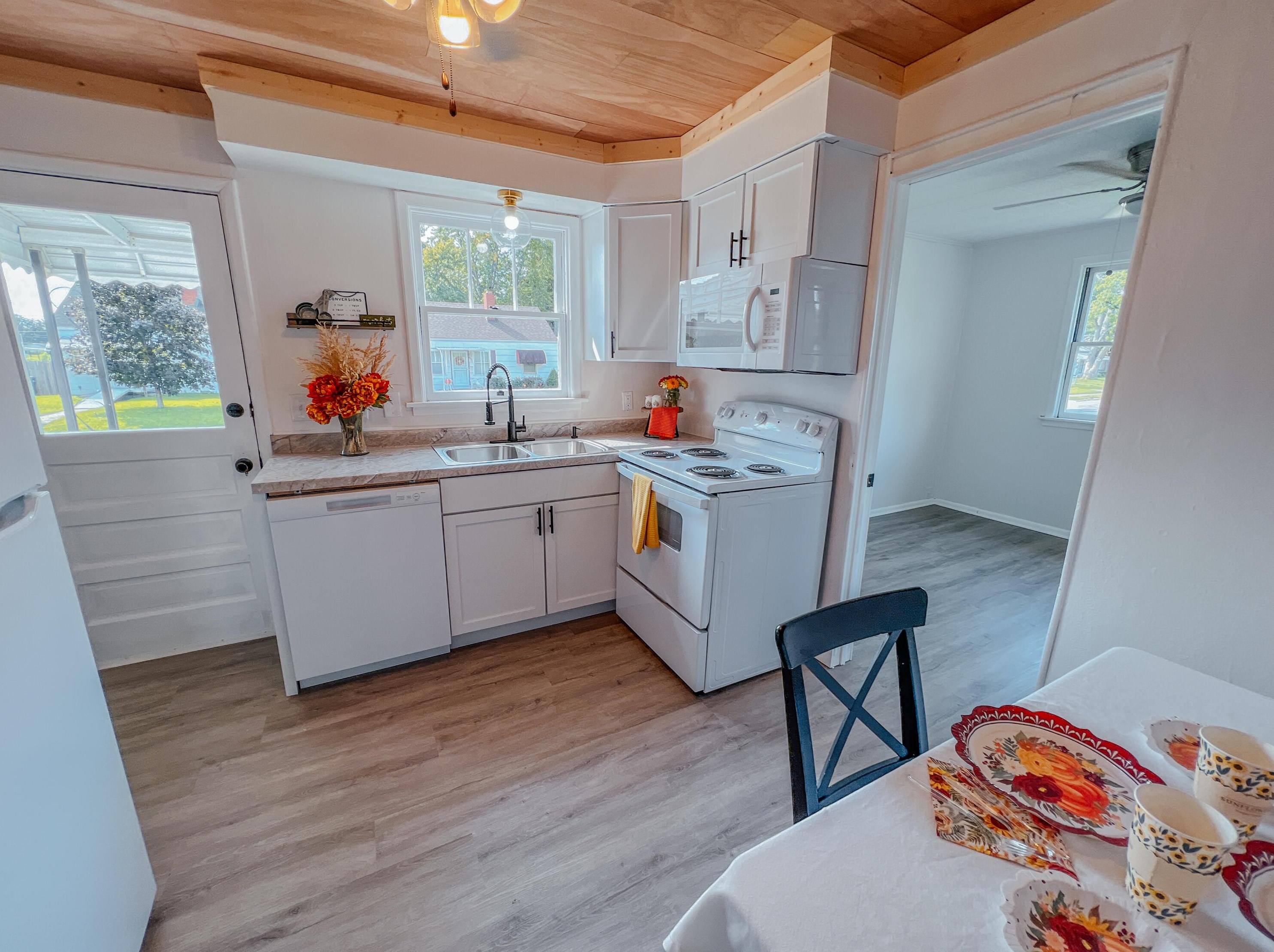 2265 Homewood Ave, Columbus OH 43223-1728 exterior