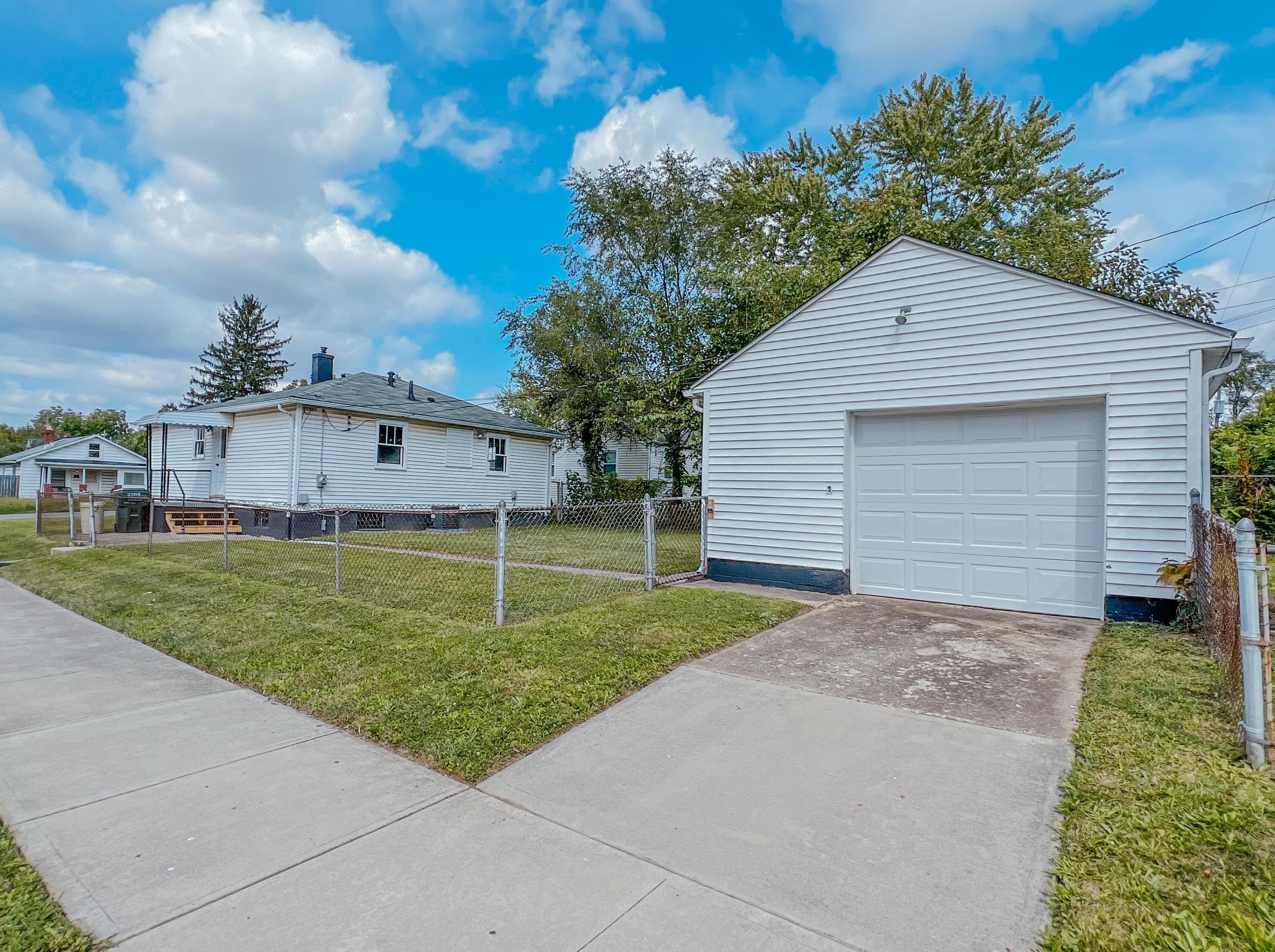 2265 Homewood Ave, Columbus OH 43223-1728 exterior