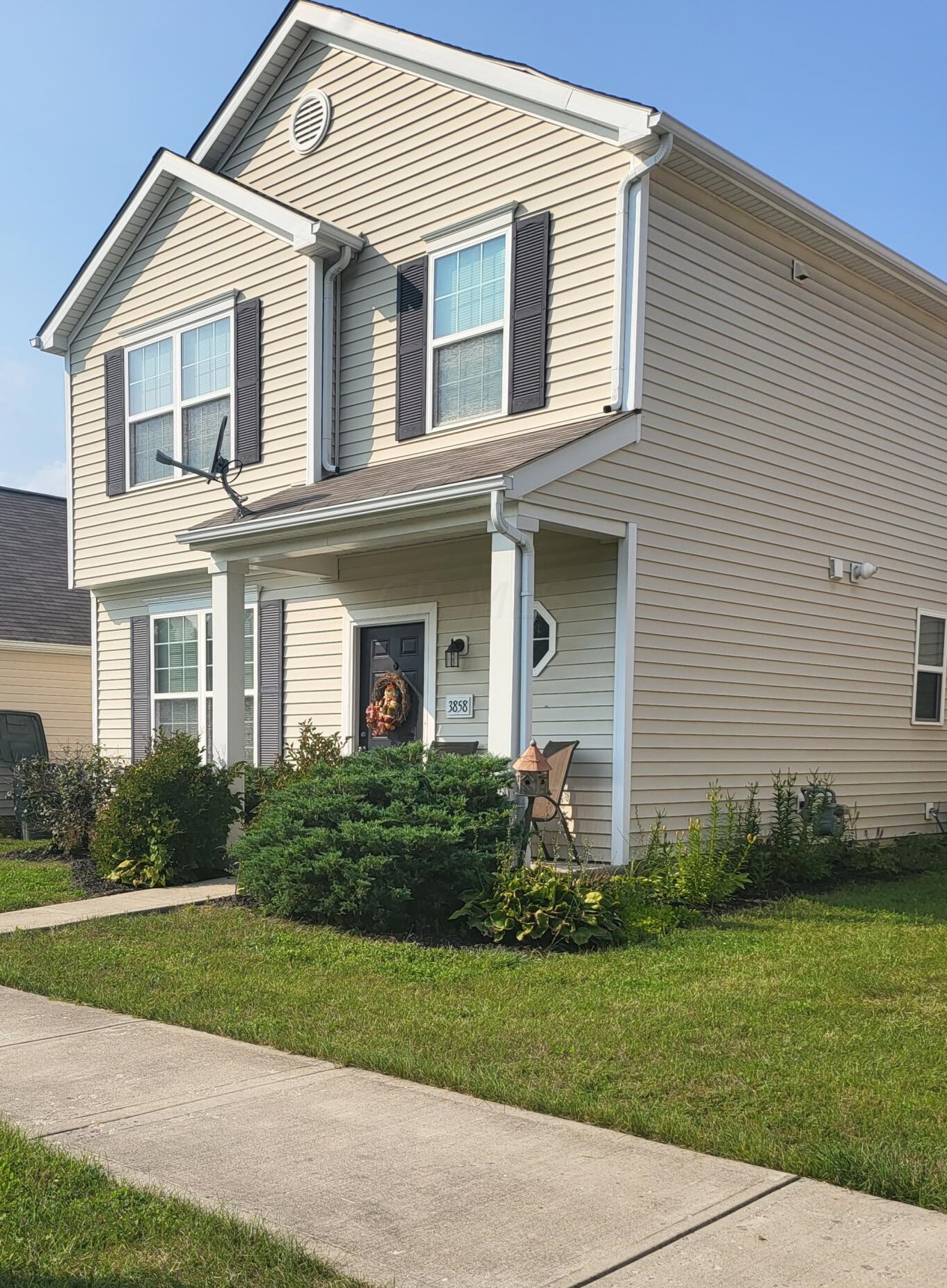 3858 Soldier St, Columbus, OH 43232-4982
