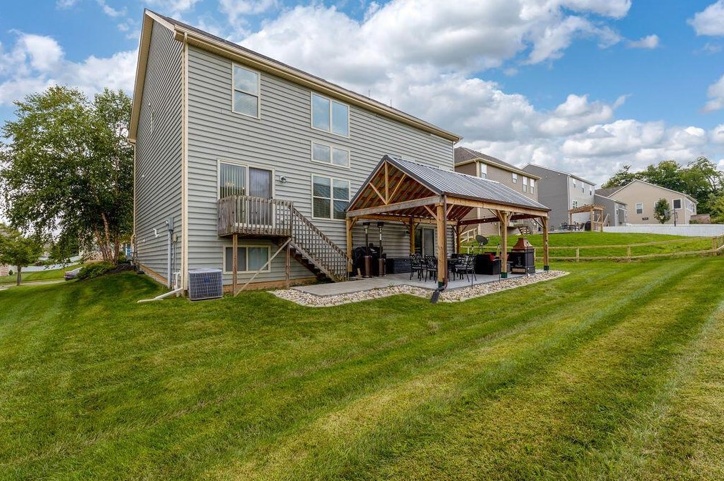 7551 Walnut Dr, Cnl Wnchstr OH 43110-8185 exterior