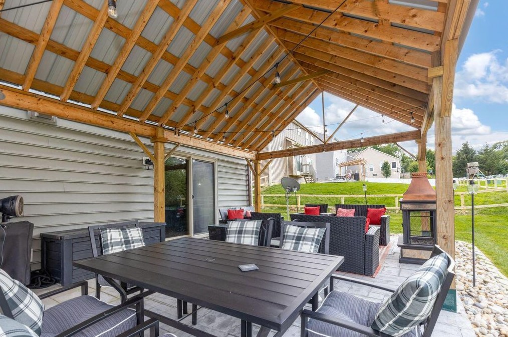 7551 Walnut Dr, Cnl Wnchstr OH 43110-8185 exterior