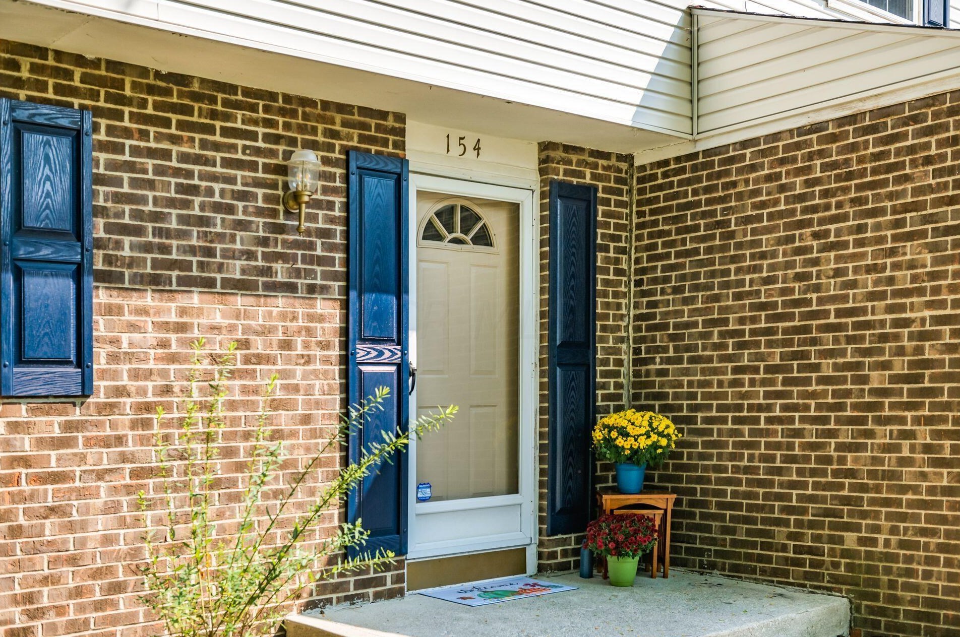 154 Spring Hollow Ln, Westerville, OH 43081-1132
