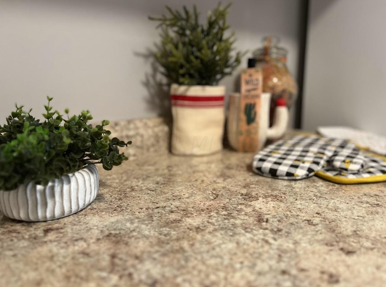 484 Weyant Ave, Columbus OH  43213-2276 exterior