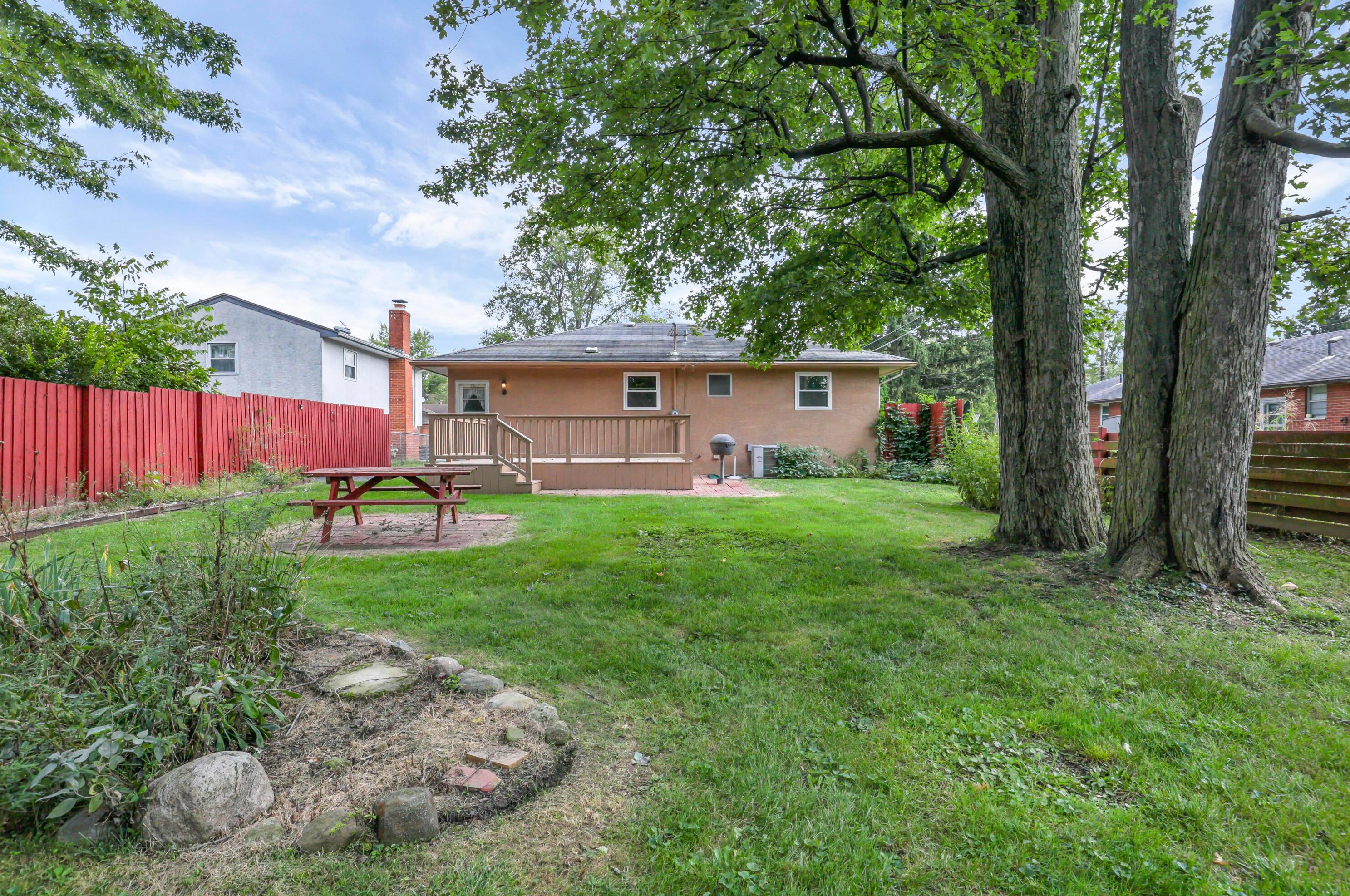 133 Rita Ct, Columbus OH 43213-1719 exterior