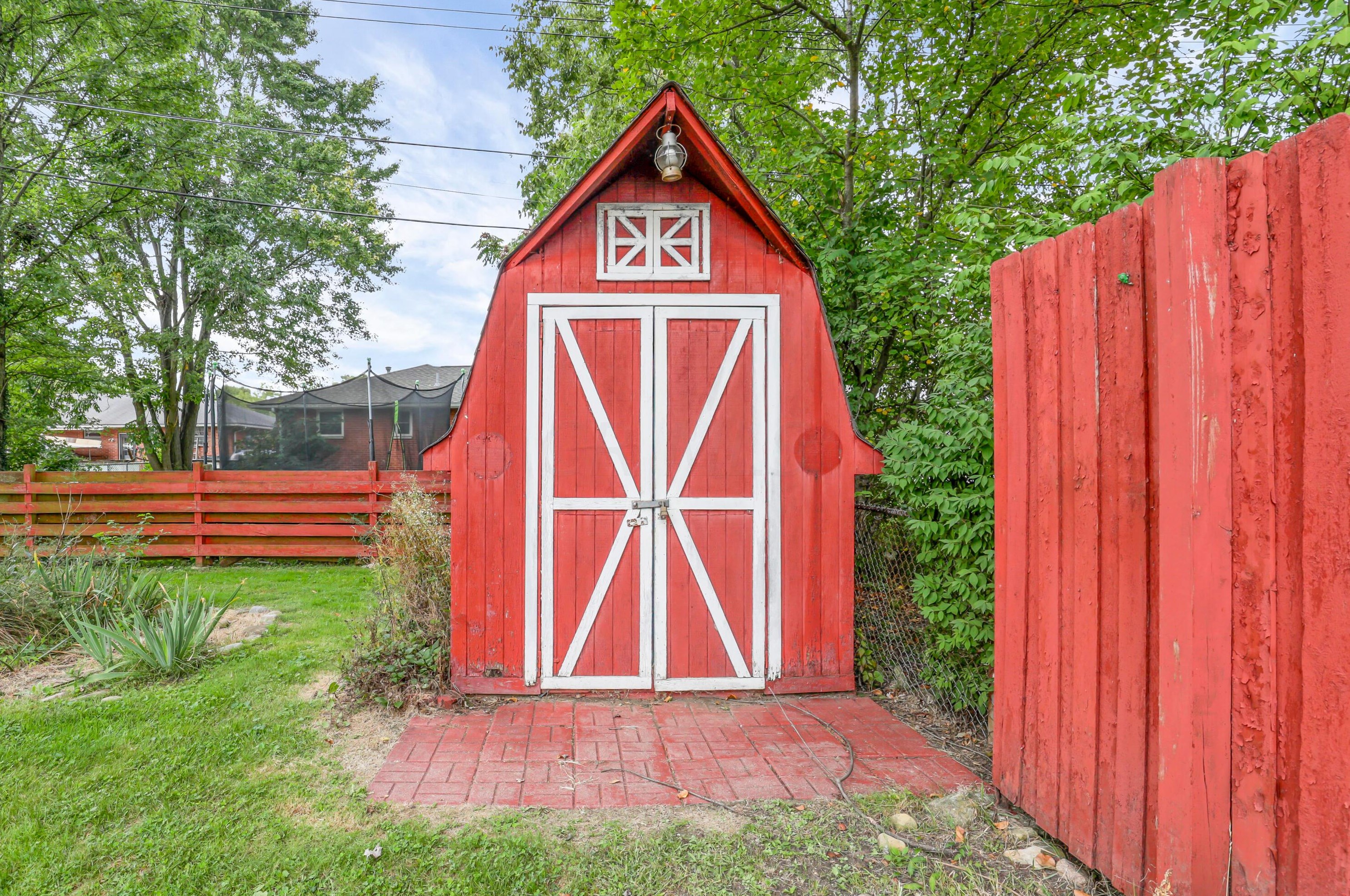 133 Rita Ct, Columbus OH 43213-1719 exterior