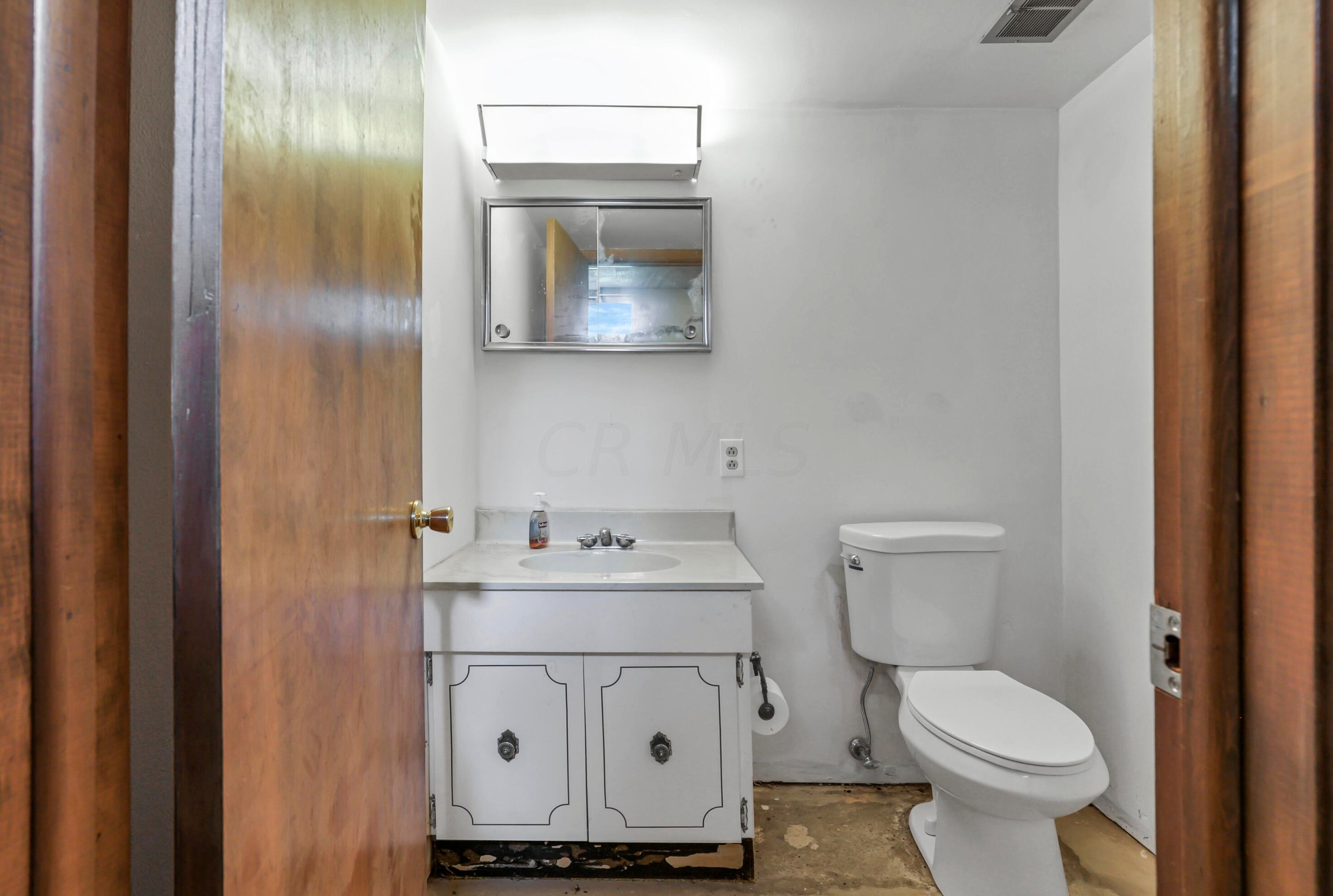 133 Rita Ct, Columbus OH 43213-1719 exterior