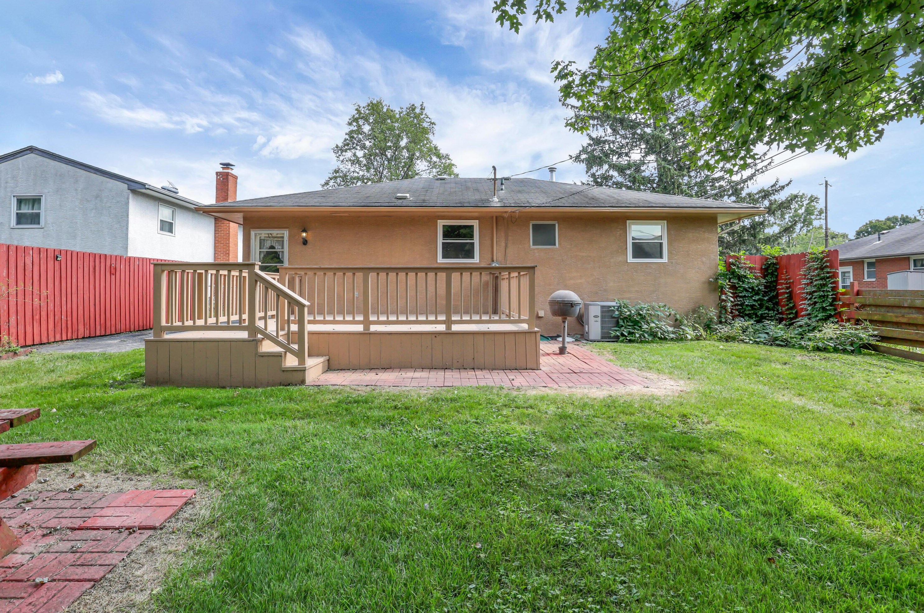 133 Rita Ct, Columbus, OH 43213-1719