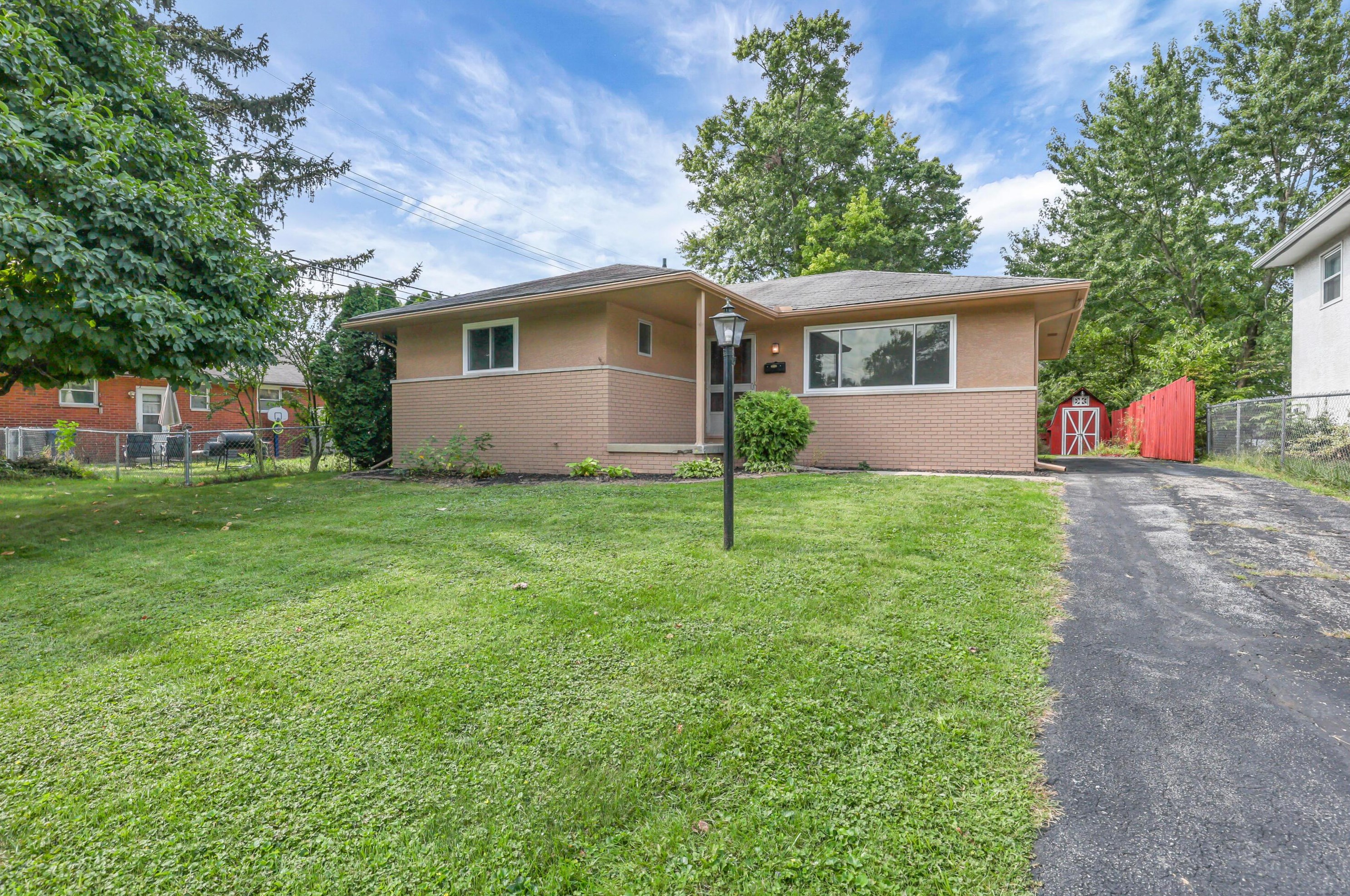 133 Rita Ct, Columbus OH 43213-1719 exterior