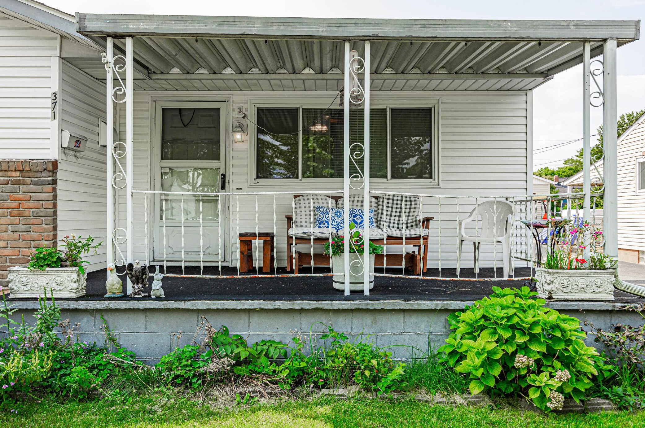 371 Brinker Ave, Columbus, OH 43204-2037