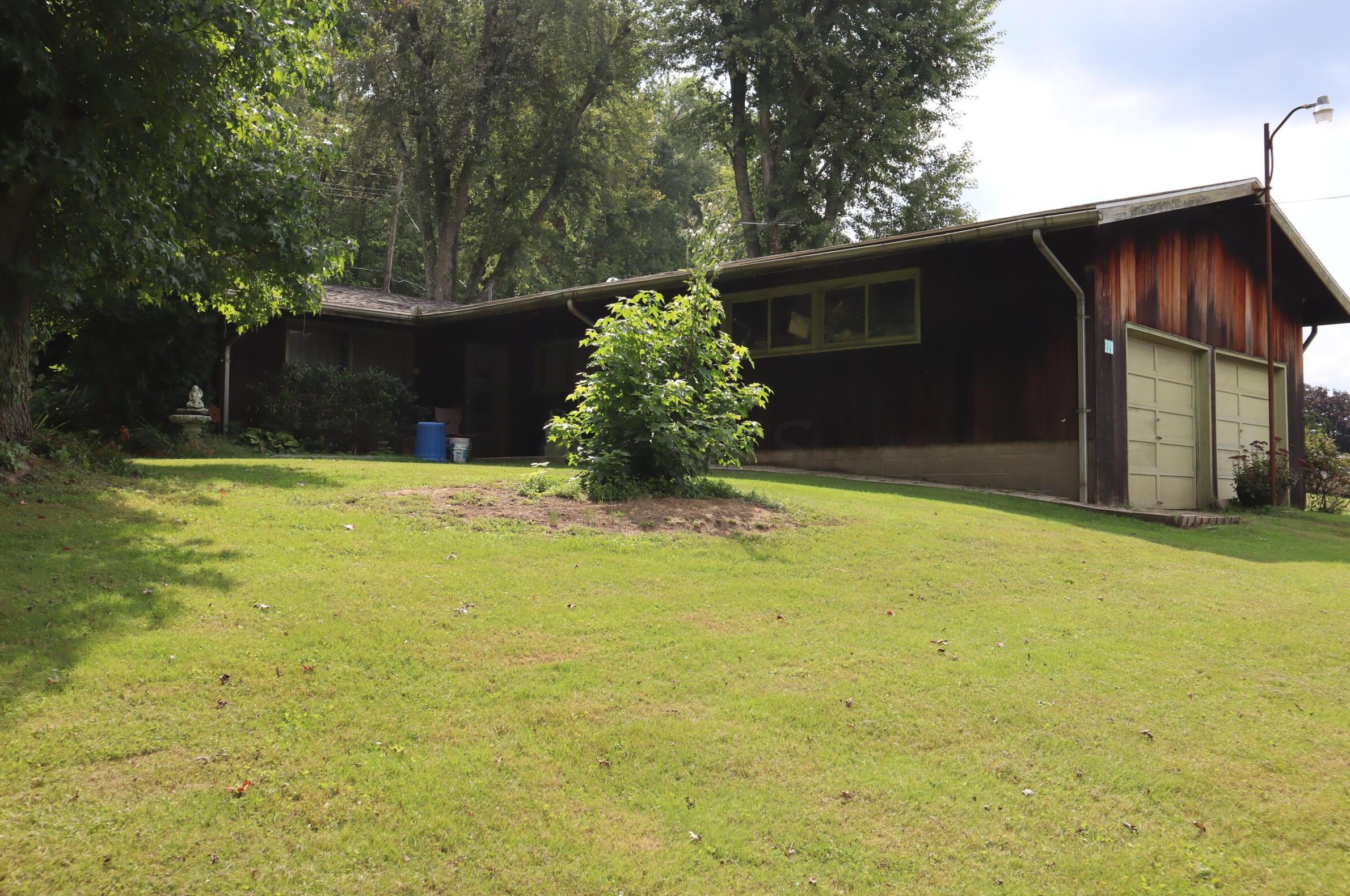 228 Crowley Dr, Roseville, OH 43777
