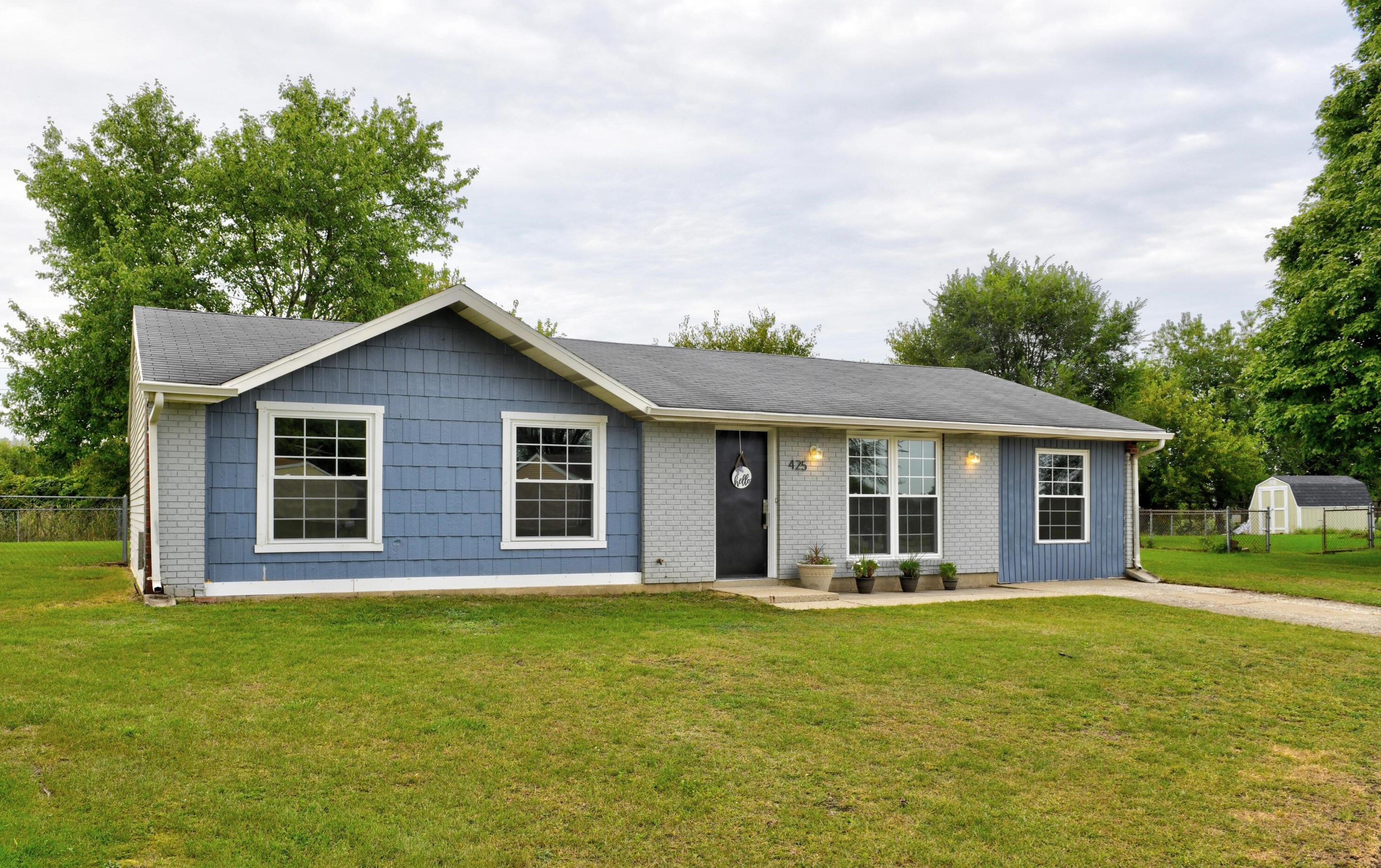 425 Apache Dr, Circleville, OH 43113-9151