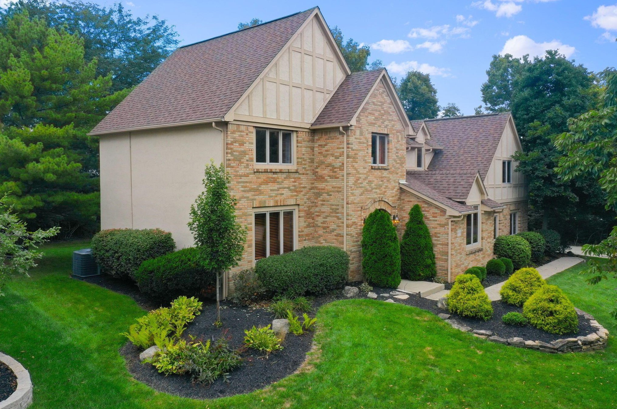 8079 Inistork Dr, Dublin, OH 43017-9798