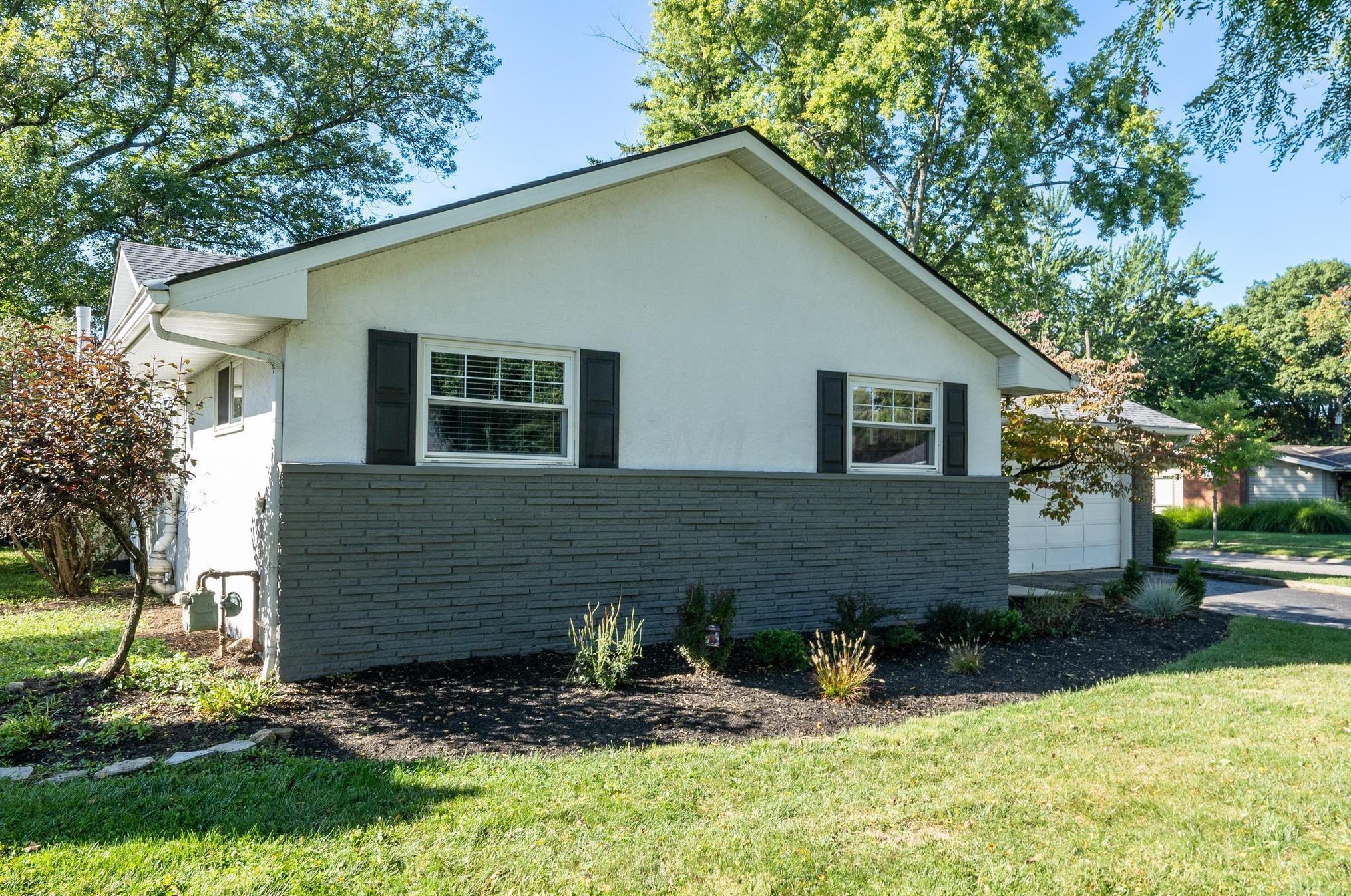 433 Ridgedale N Dr, Sharon Township, OH 43085
