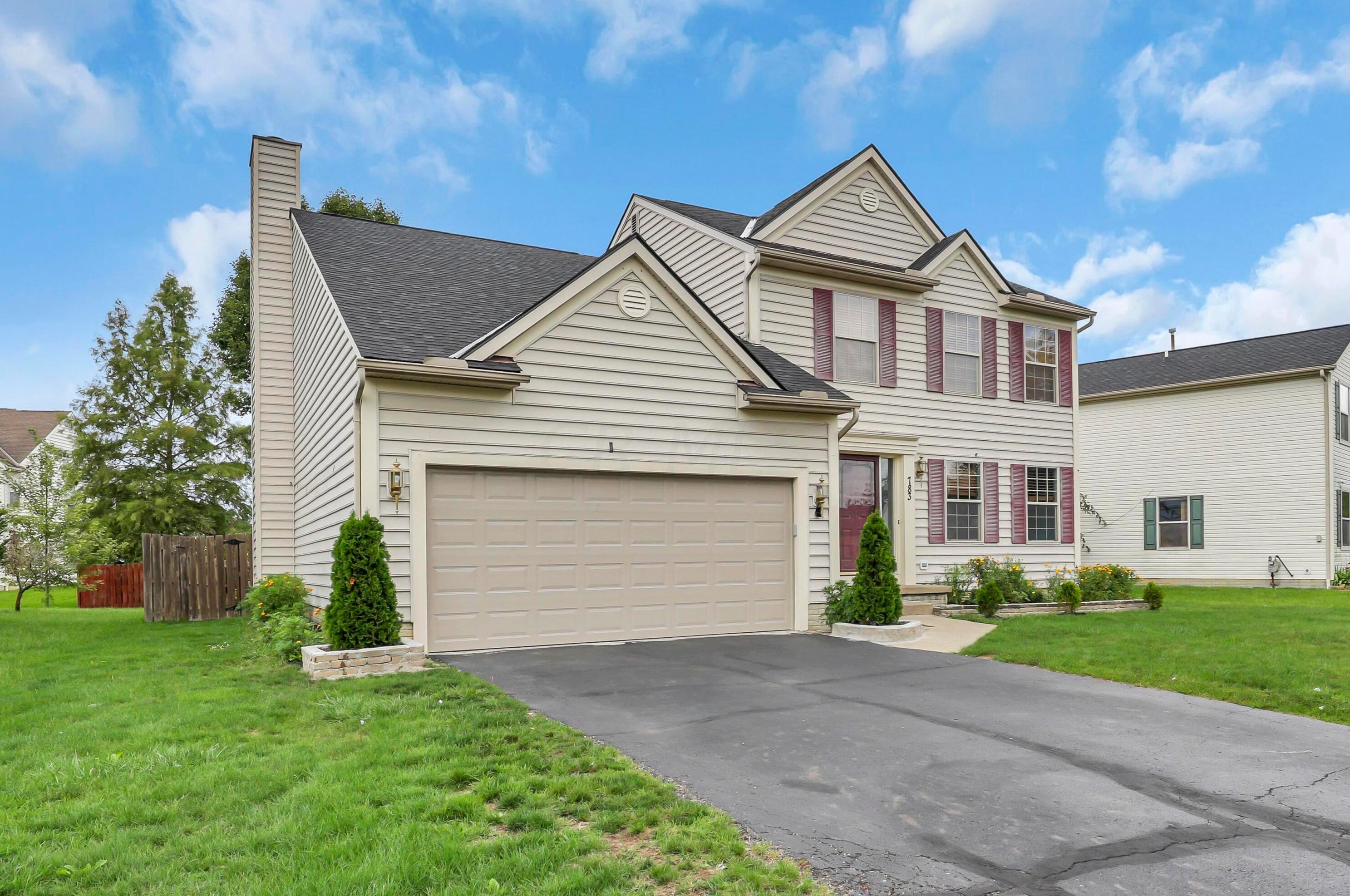 783 Woodington Dr, Pataskala, OH 43062