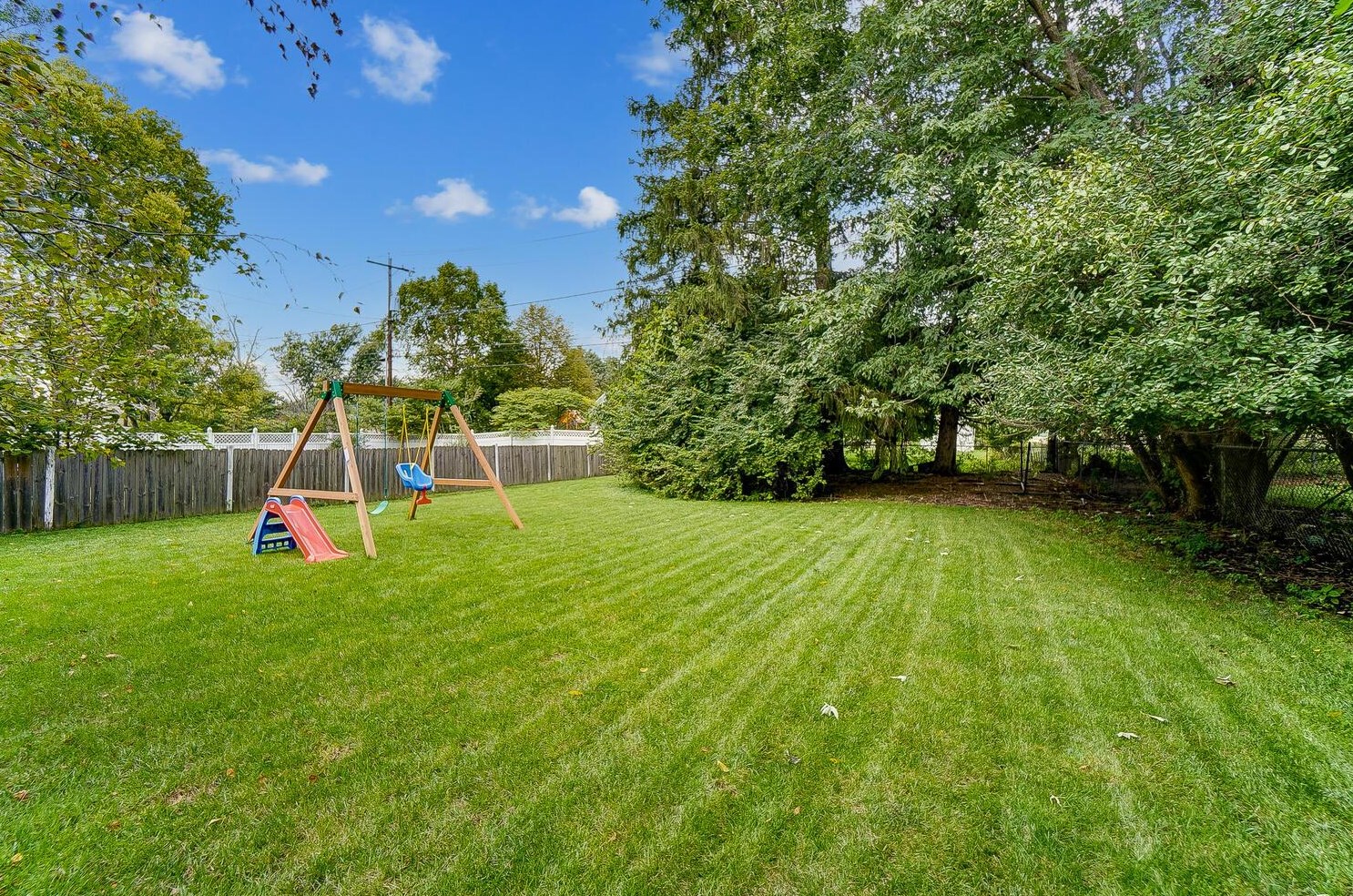 54 Gdn Rd, Columbus OH 43214-2236 exterior