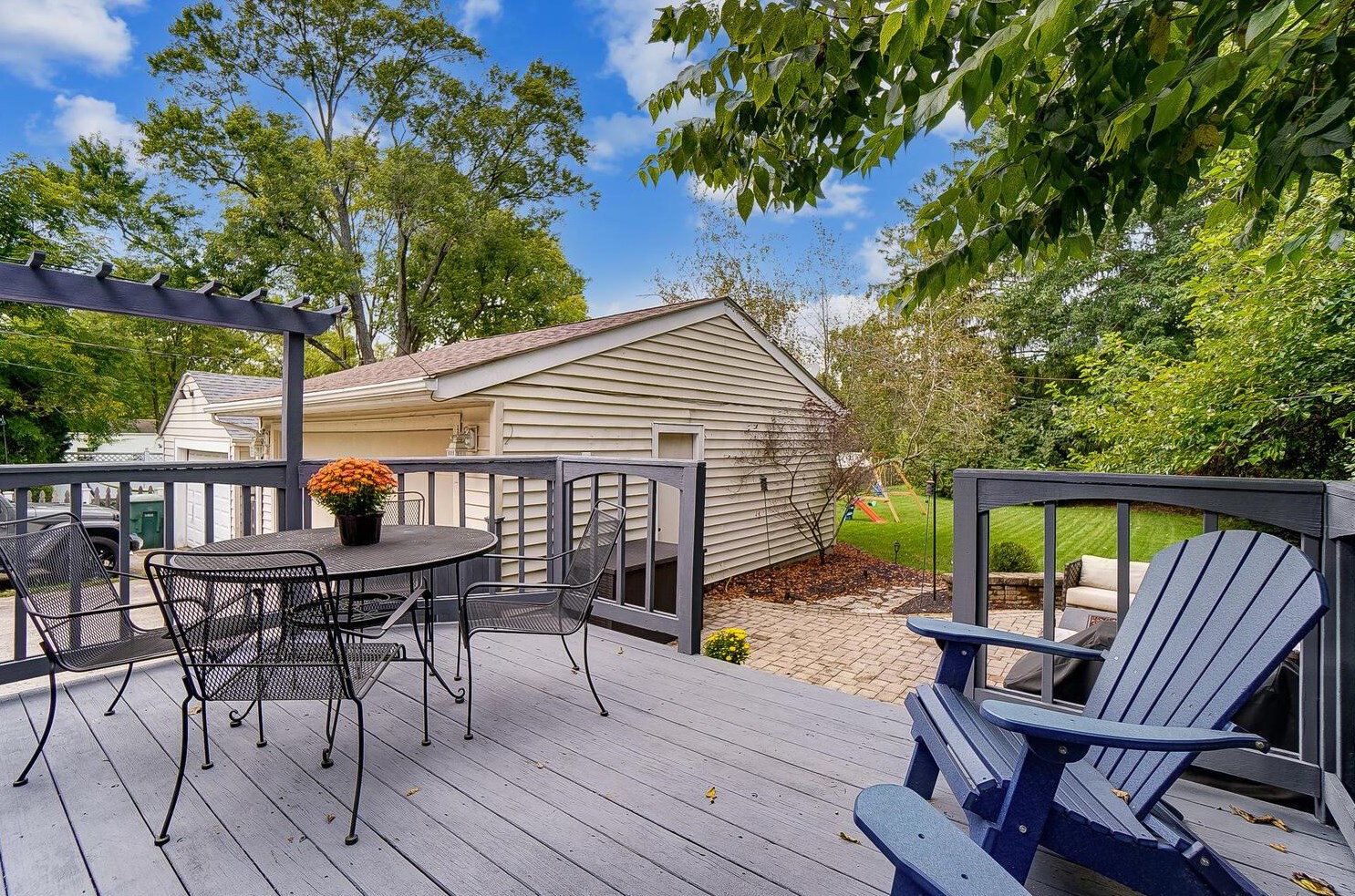 54 Gdn Rd, Columbus OH 43214-2236 exterior