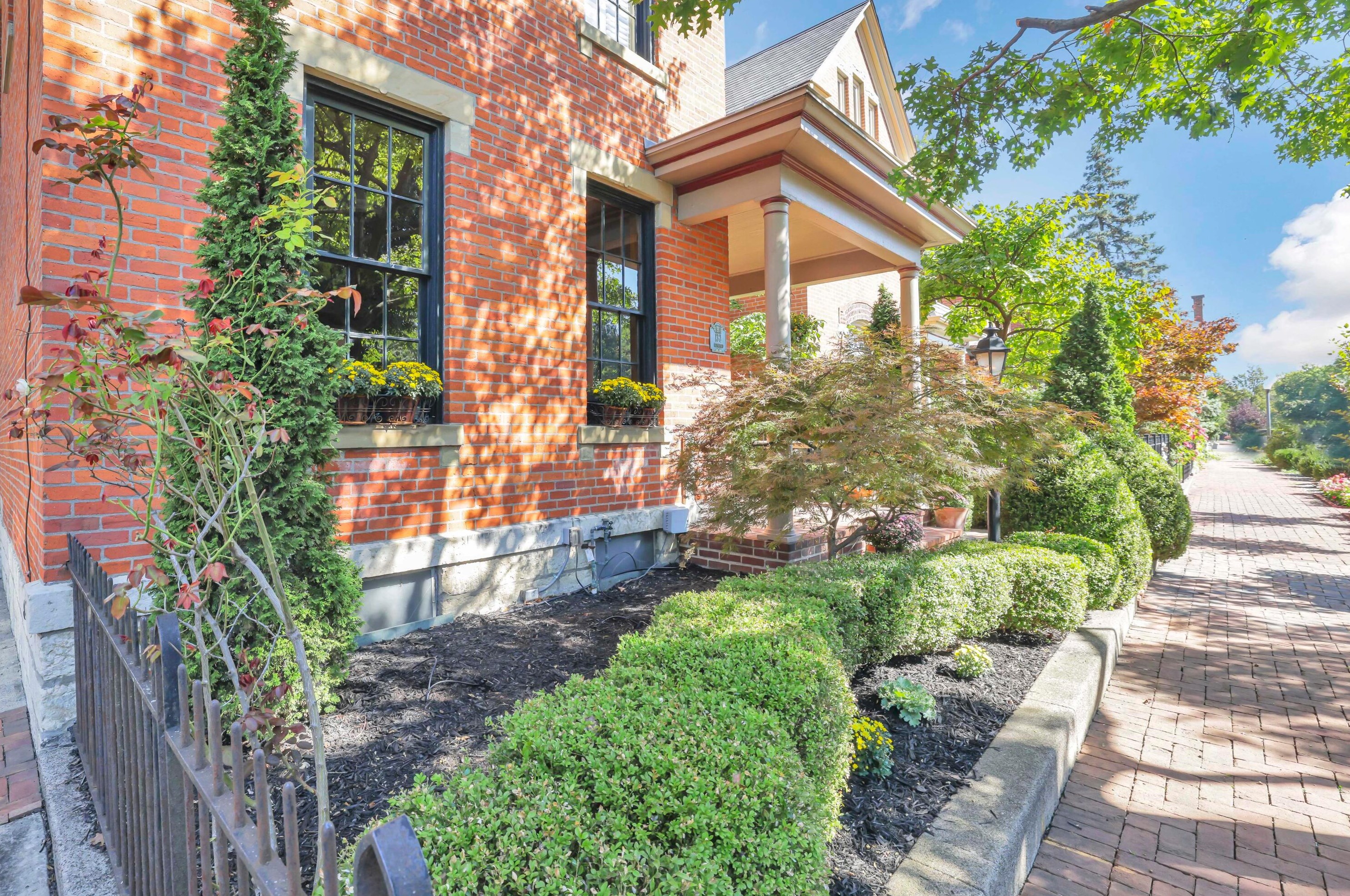 132 Reinhard Ave, Columbus, OH 43206-2634