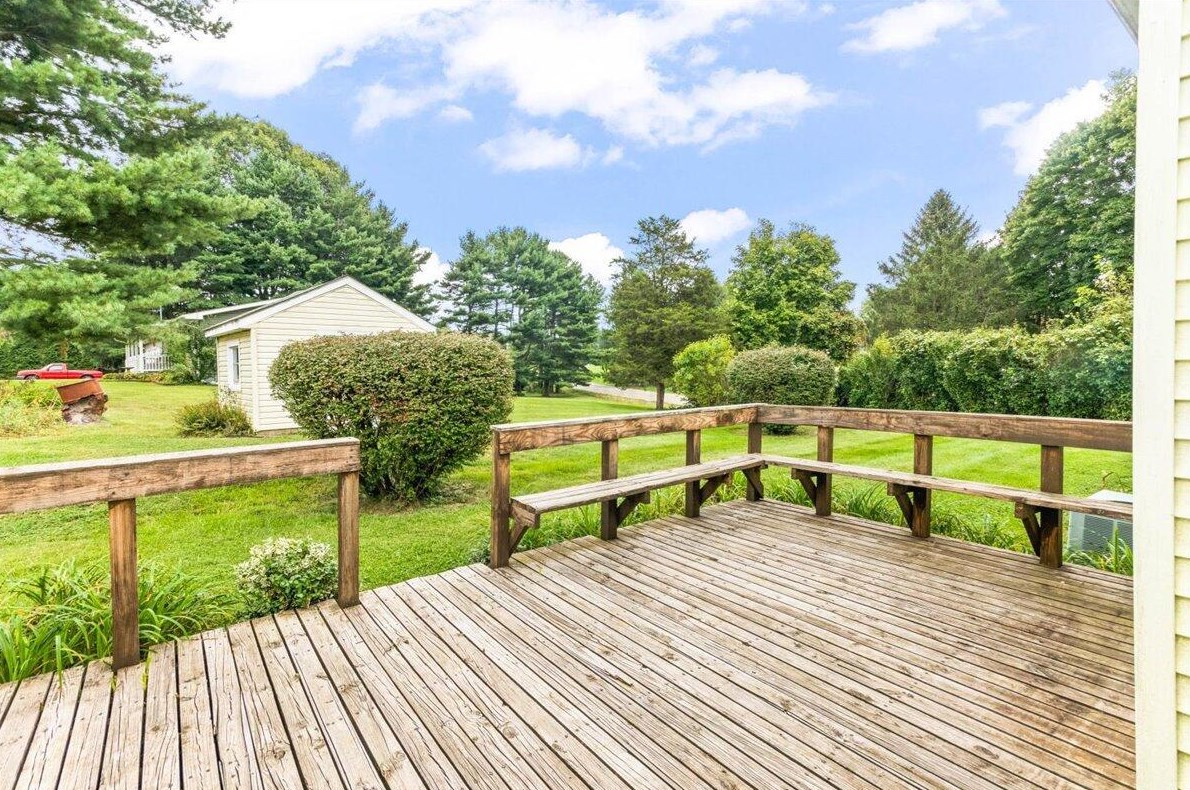 2910 Boving Rd, Lancaster OH 43130-4558 exterior