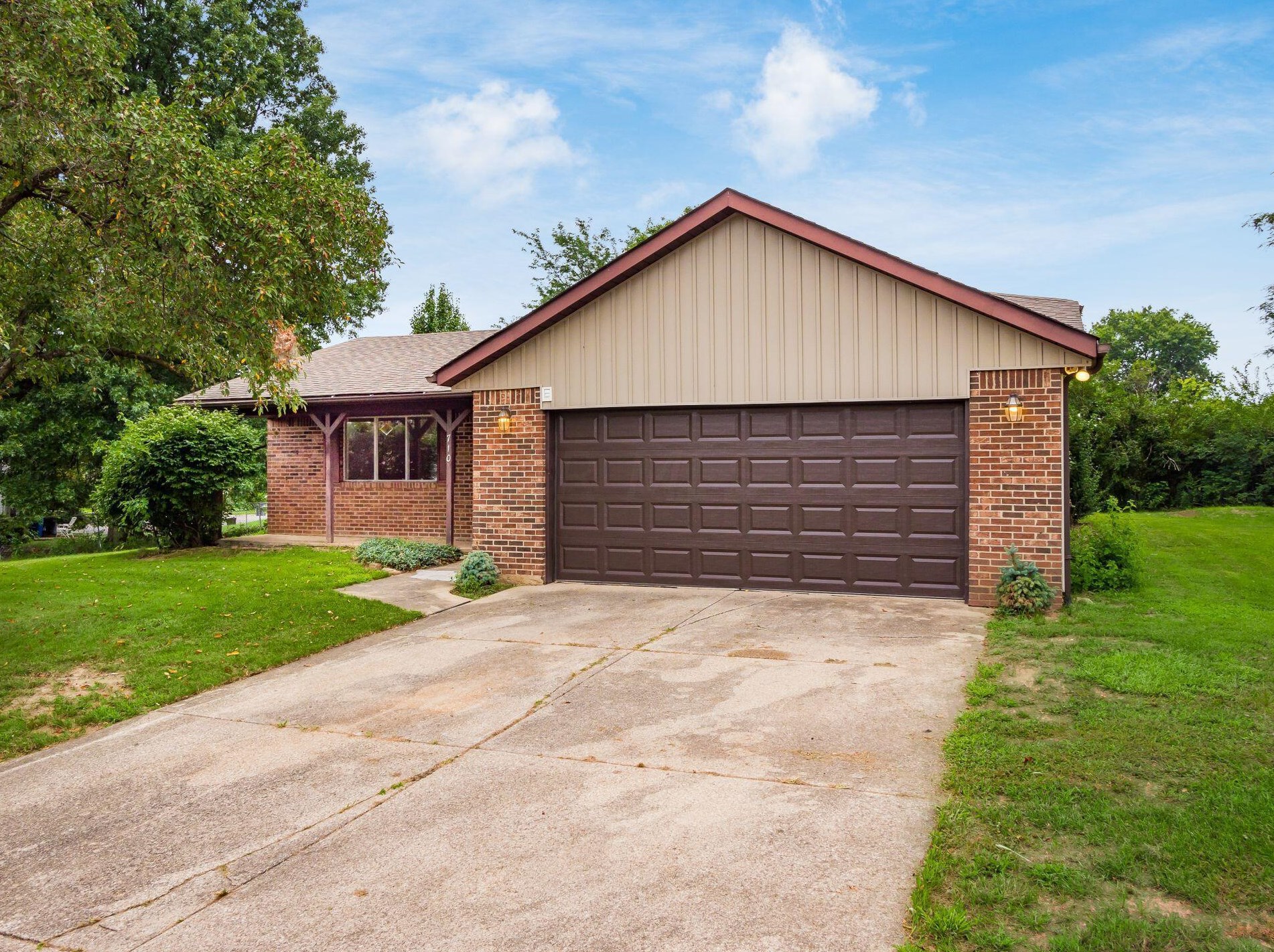710 Caroway Blvd, Columbus, OH 43230-3219
