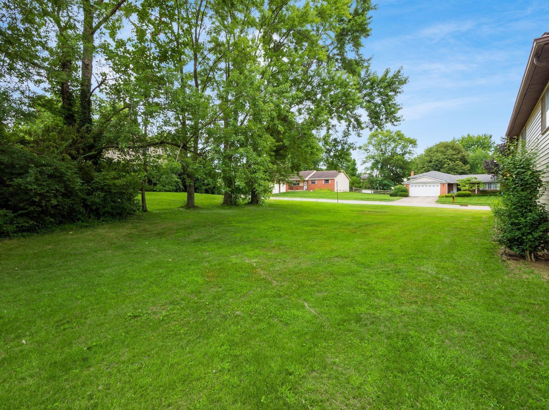 710 Caroway Blvd, Columbus OH 43230-3256 exterior