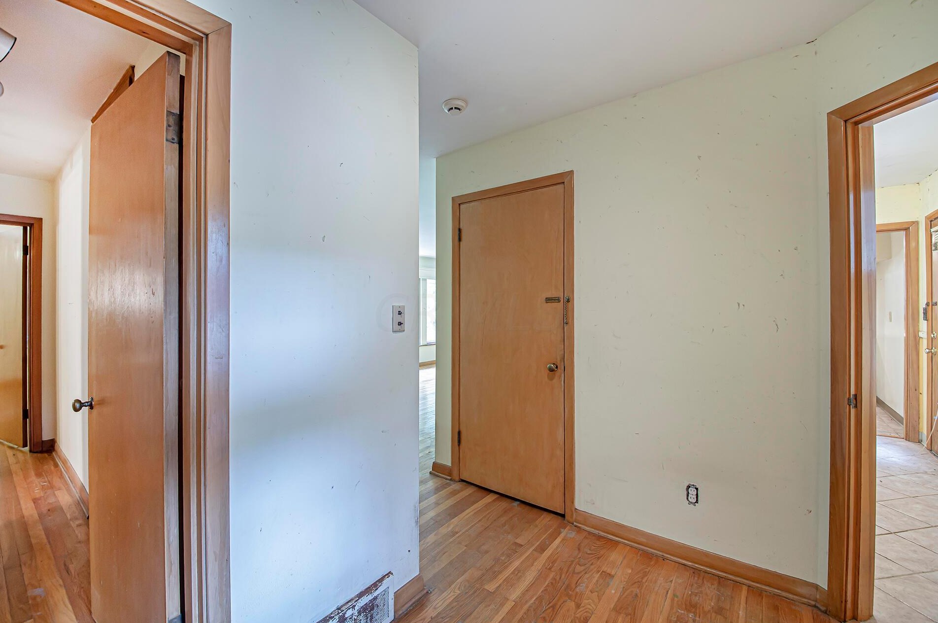 2895 Charing Rd, Columbus, OH 43221-3032