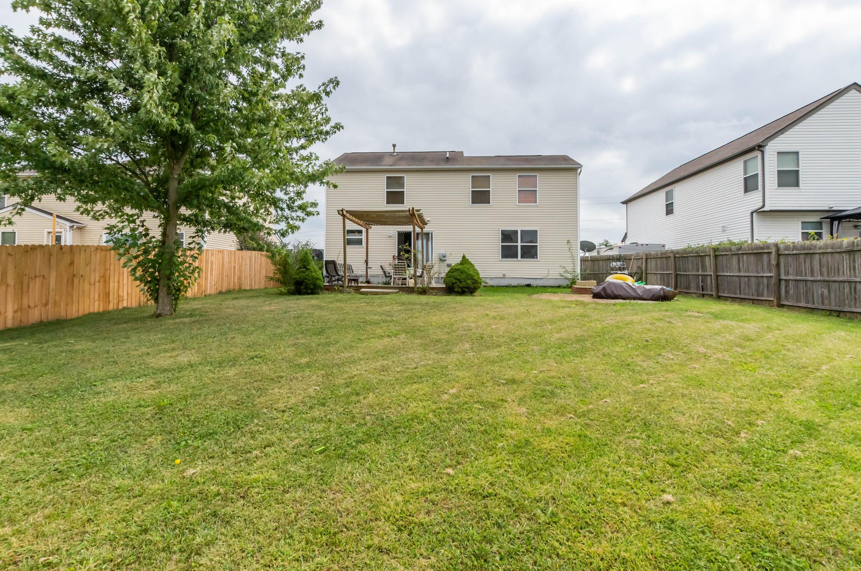 1074 Keny Blvd, London OH  43140-8417 exterior