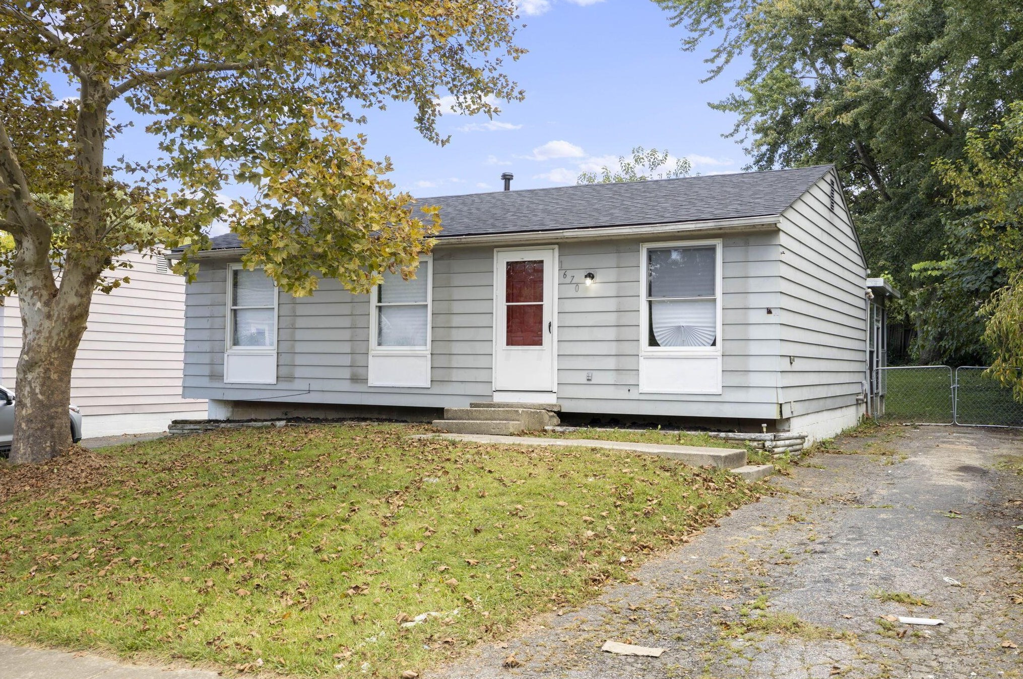 1670 Hollow Run Dr, Columbus, OH 43223-3413