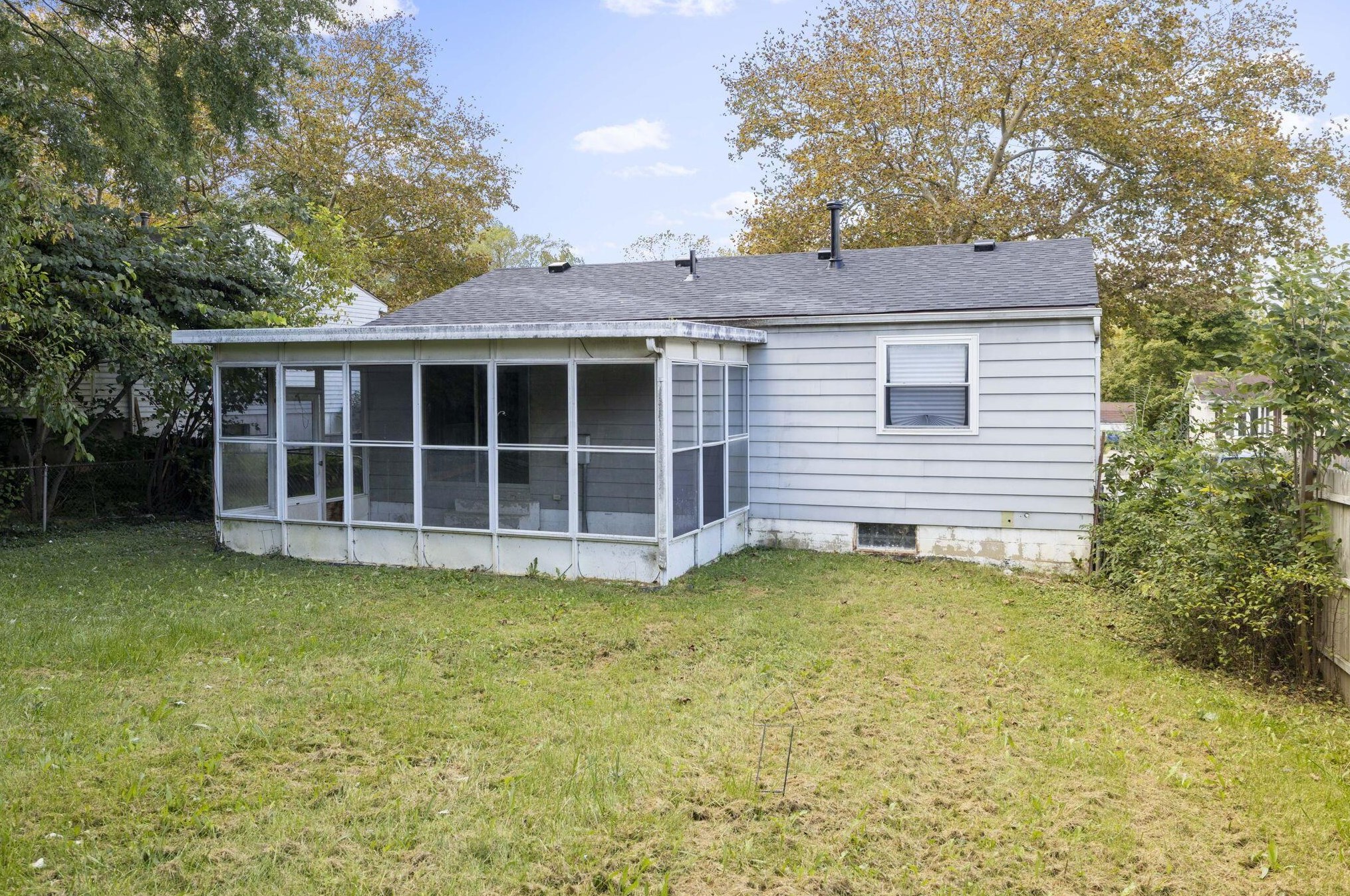 1670 Holw Run Dr, Columbus OH 43223-3413 exterior