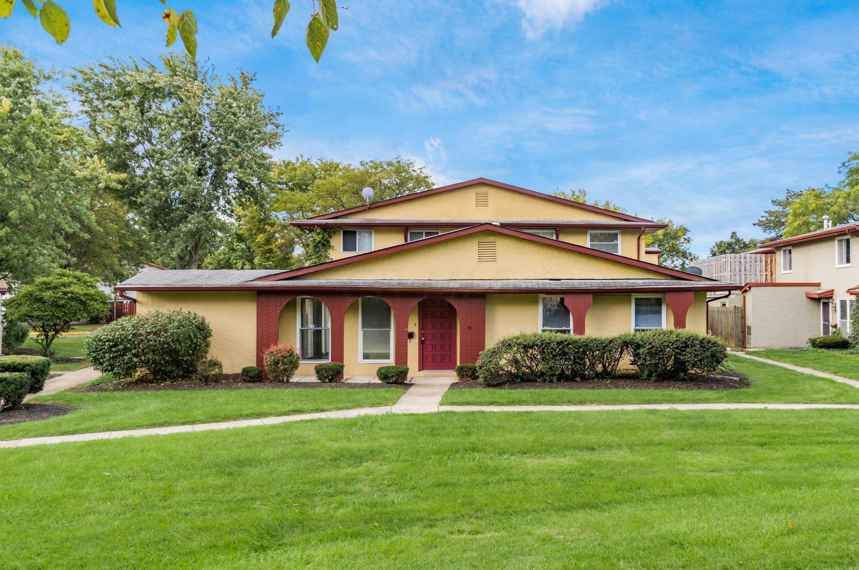 2468 Burgandy Ln, Columbus, OH 43232-4296
