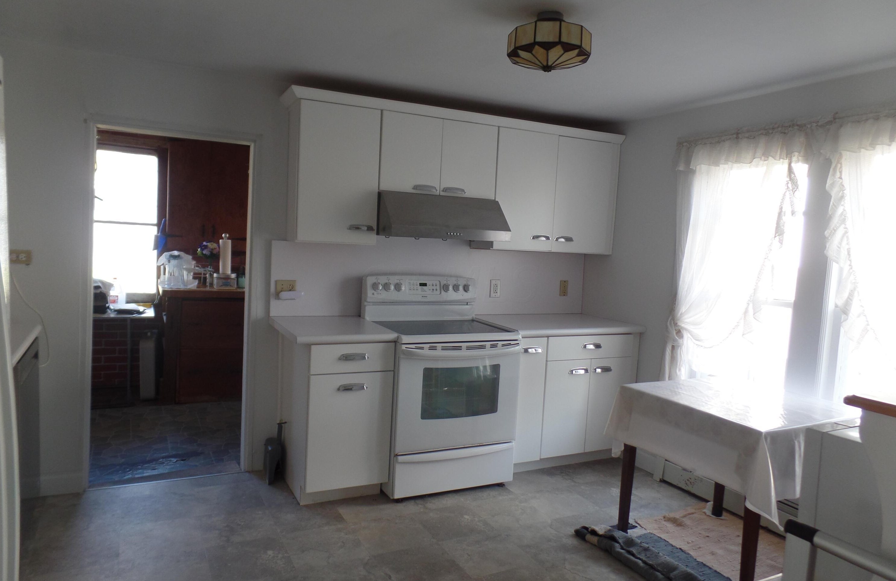 196 Kennebec Ave, Mcconnelsvle, OH 43756-1276