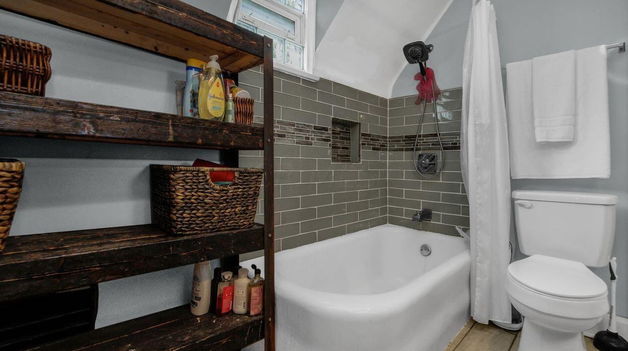 295 Nelson Rd, Columbus OH 43205-3301 exterior