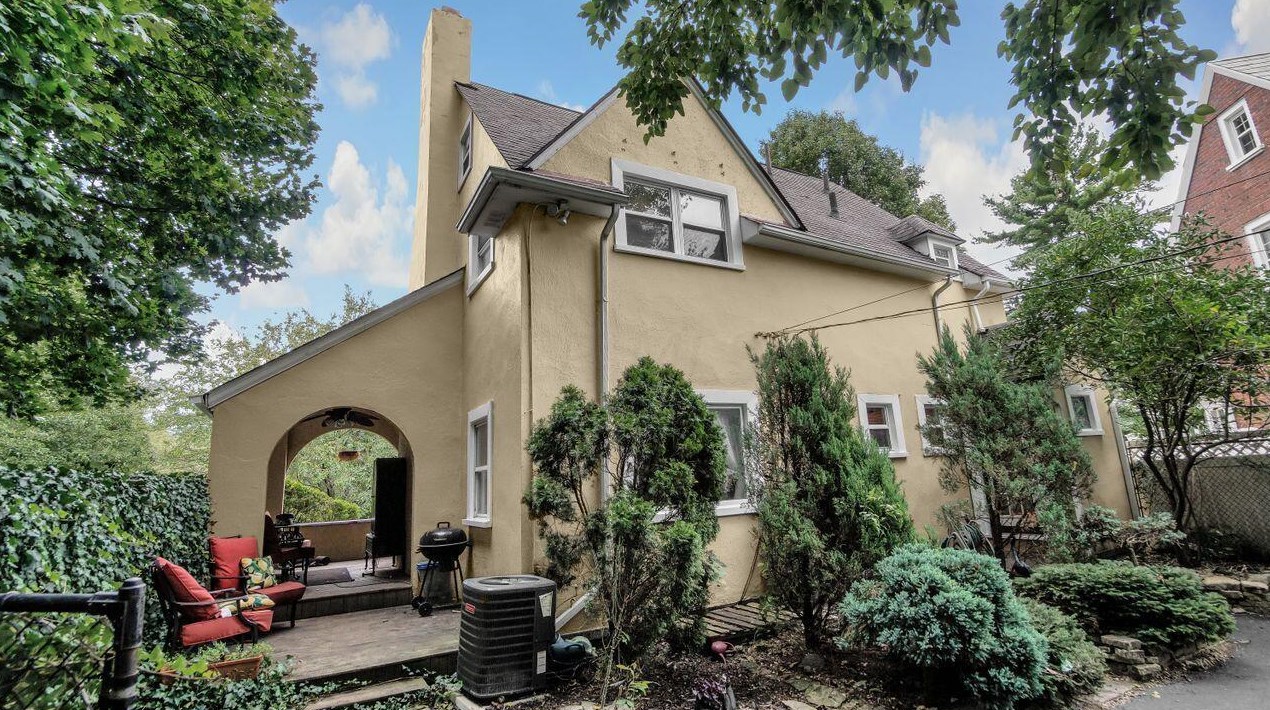 295 Nelson Rd, Columbus OH 43205-3301 exterior