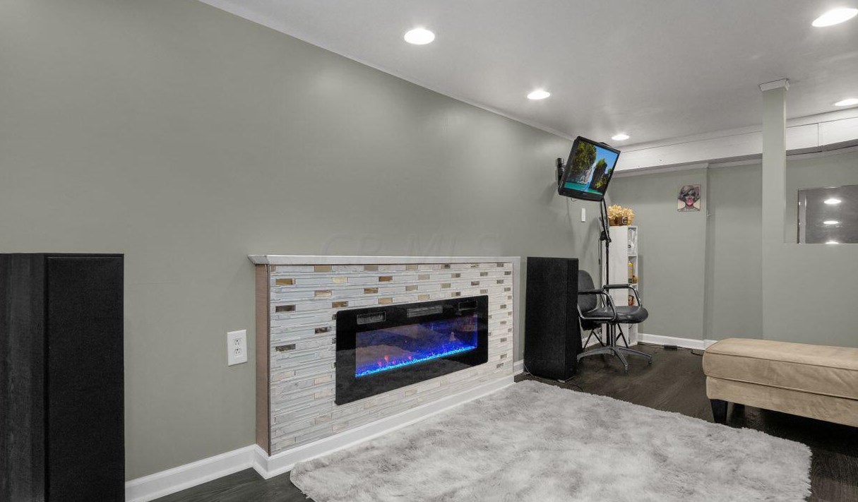 295 Nelson Rd, Columbus OH 43205-3301 exterior