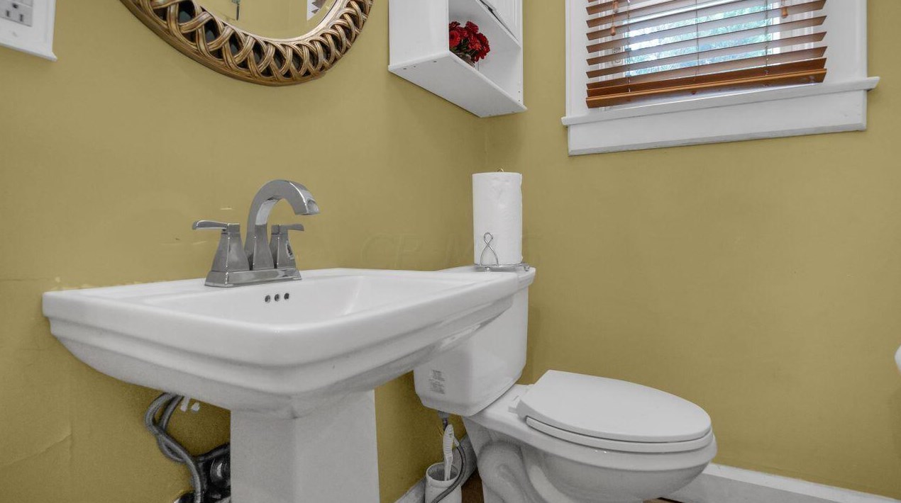 295 Nelson Rd, Columbus OH 43205-3301 exterior