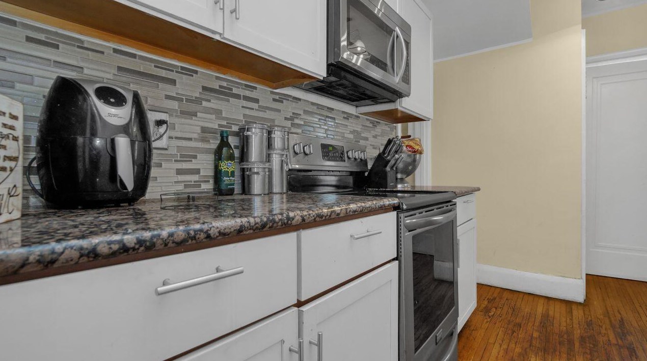 295 Nelson Rd, Columbus OH 43205-3301 exterior