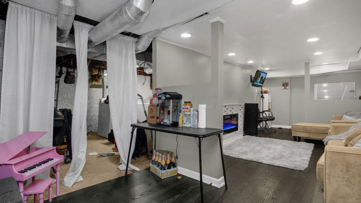 295 Nelson Rd, Columbus OH 43205-3301 exterior