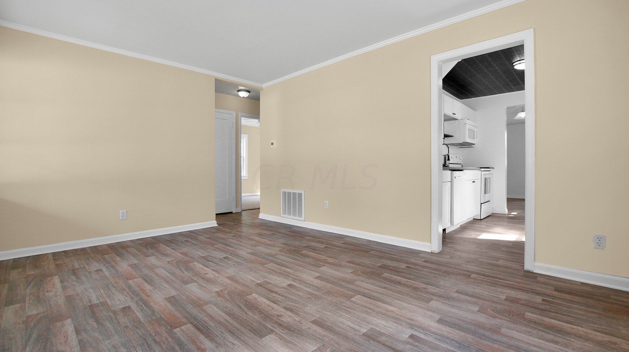 2852 Northglen Dr, Columbus OH 43224-4674 exterior